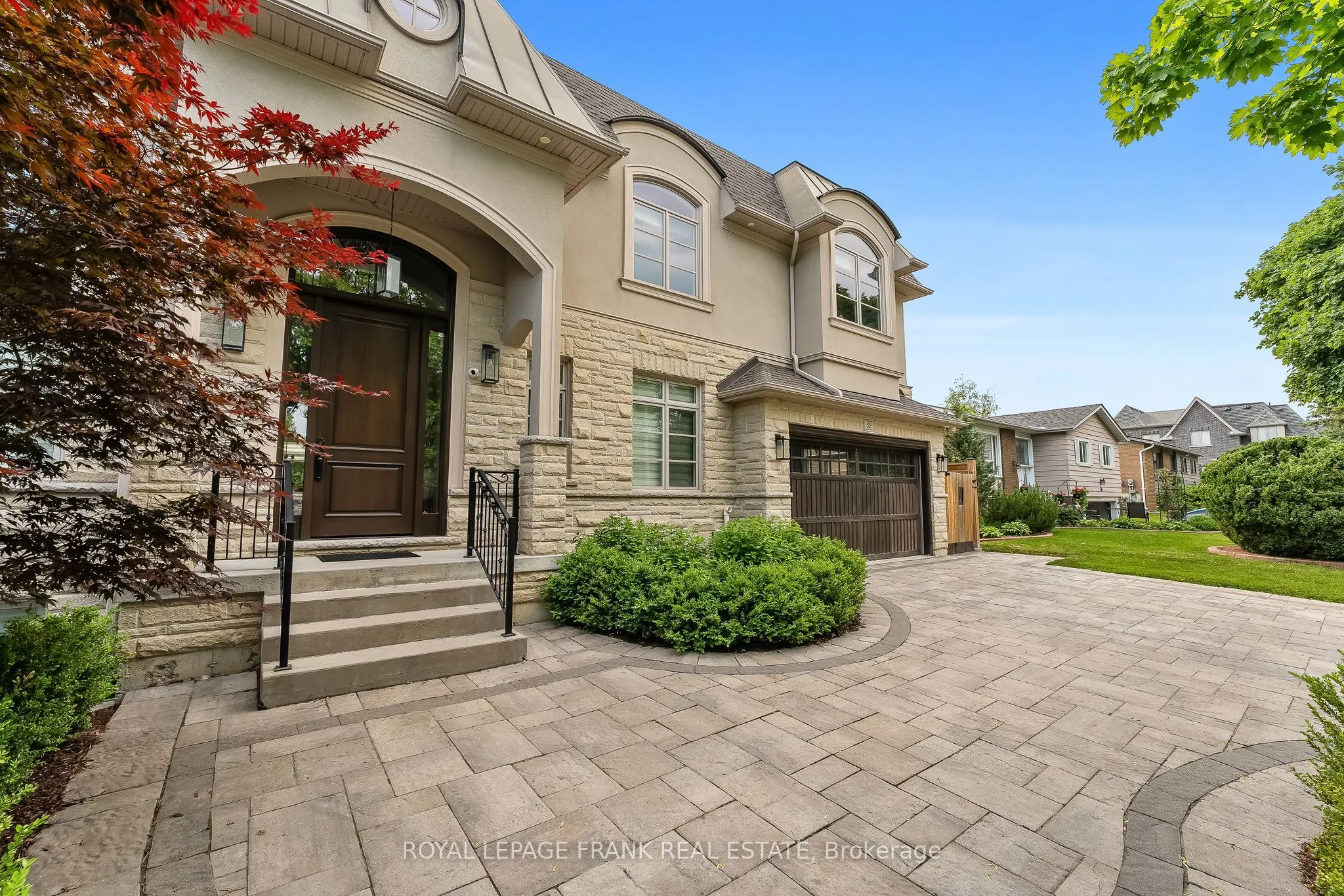 52 Wootten Way N