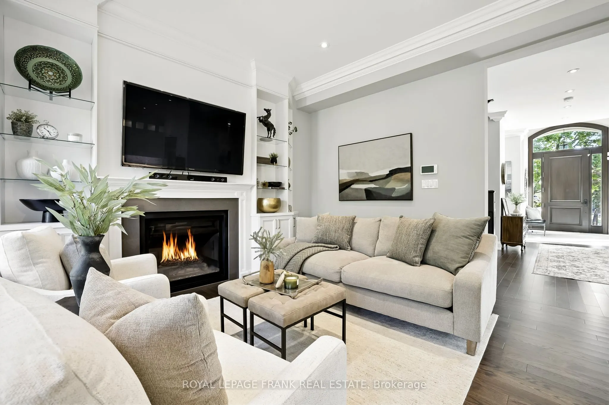 52 Wootten Way N
