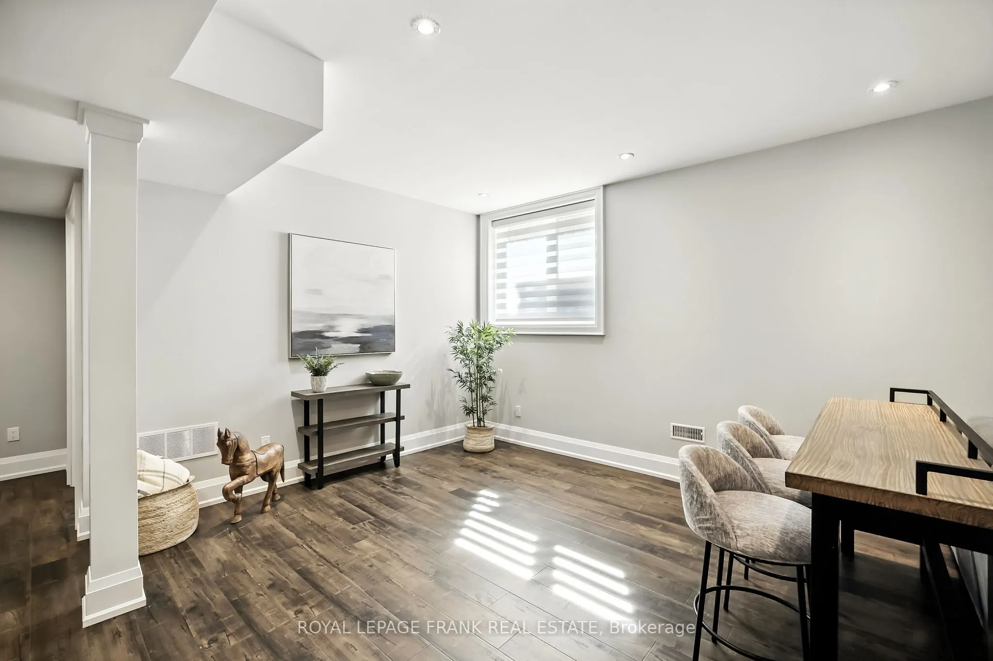 52 Wootten Way N