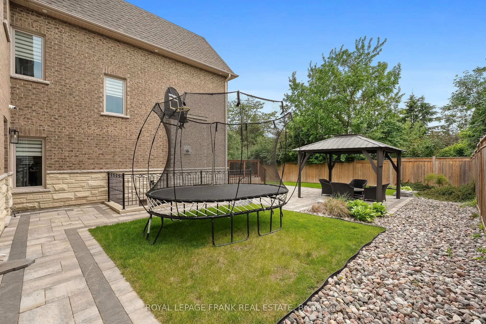 52 Wootten Way N