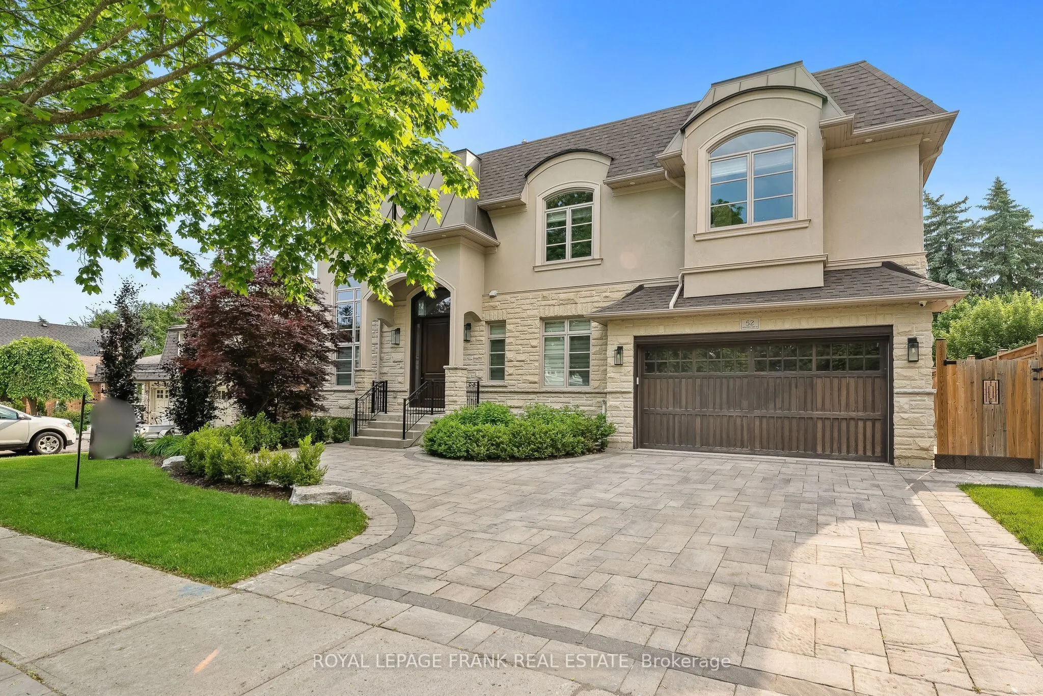 52 Wootten Way N