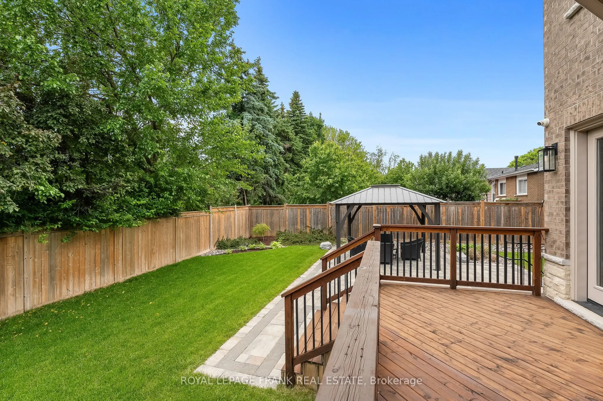 52 Wootten Way N