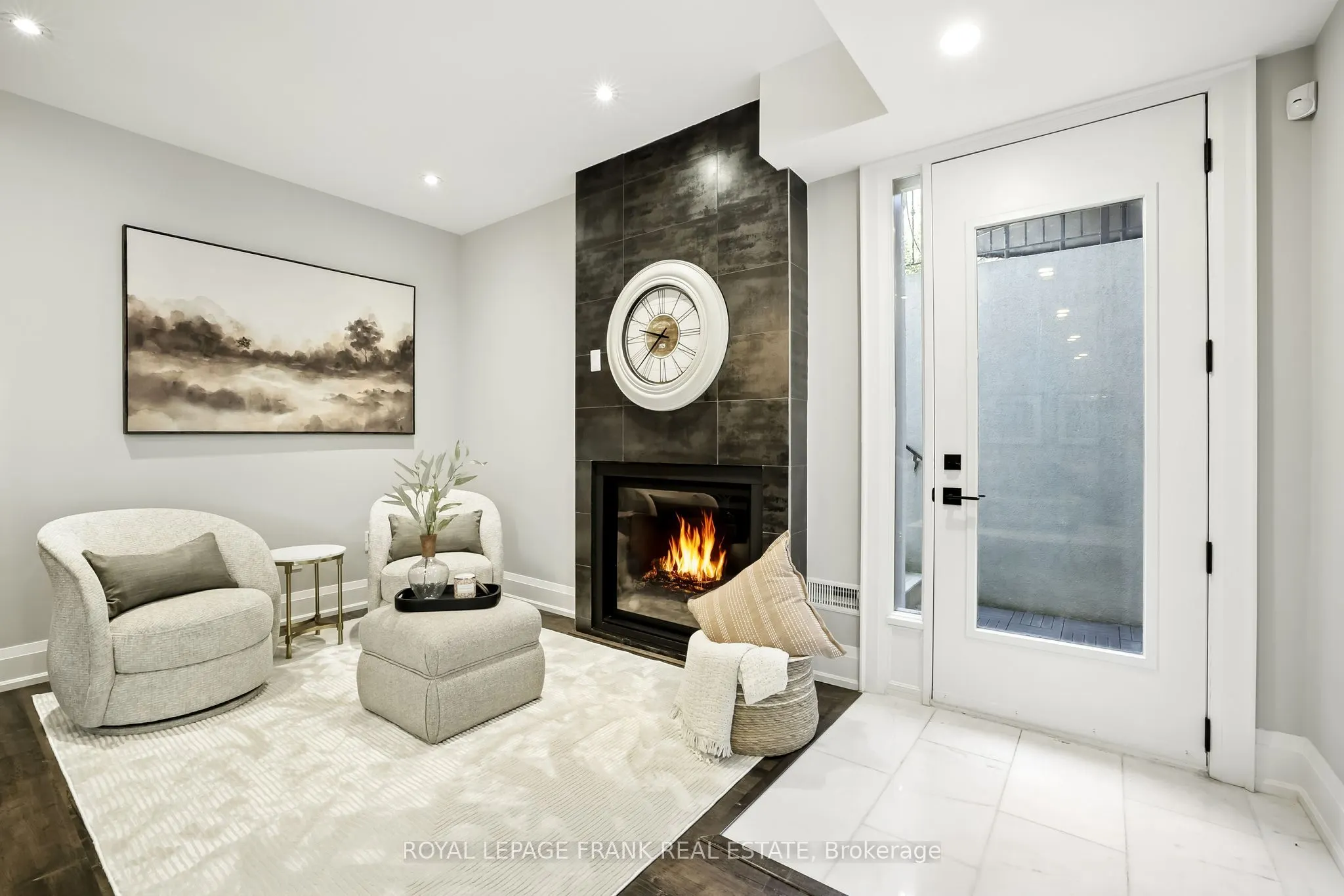 52 Wootten Way N