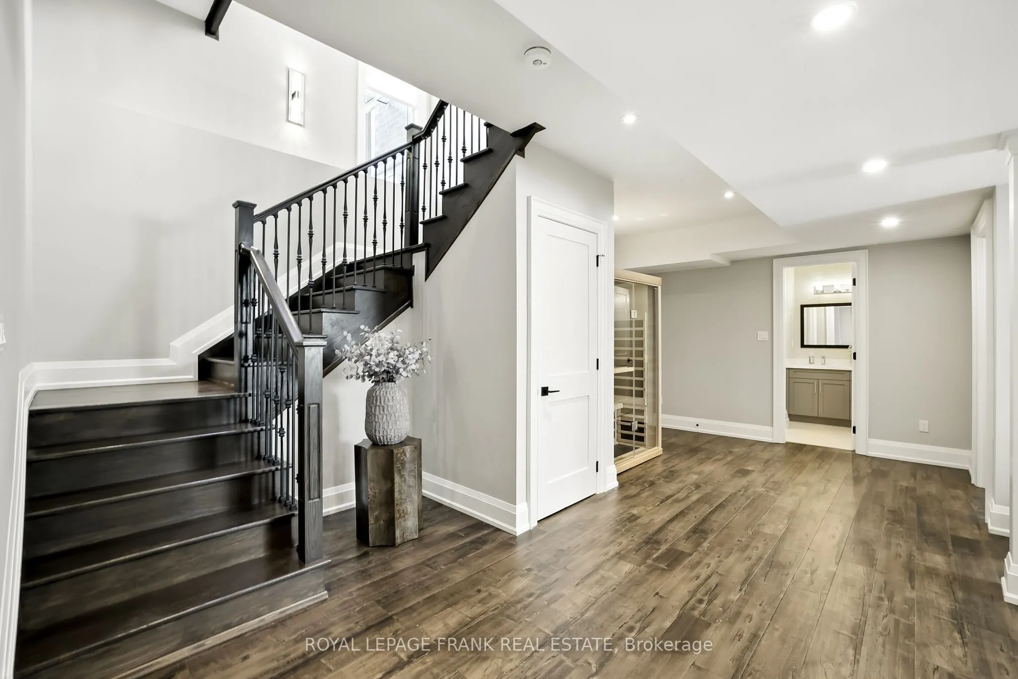 52 Wootten Way N
