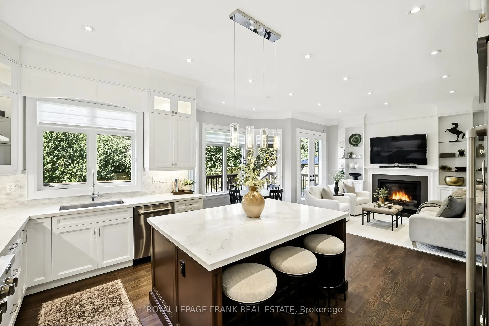 52 Wootten Way N