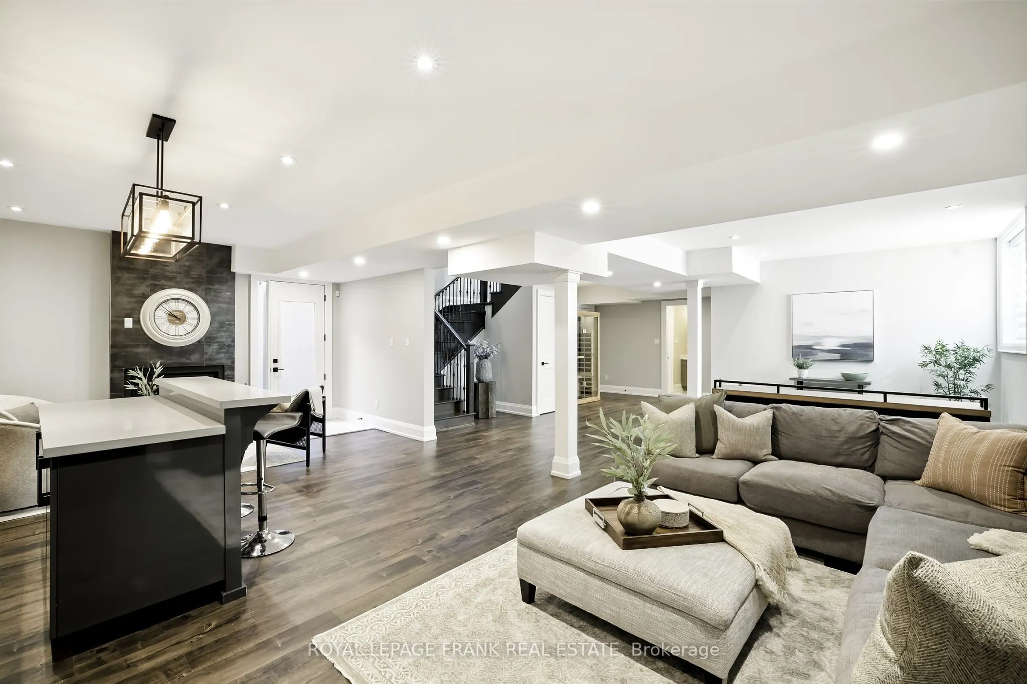 52 Wootten Way N