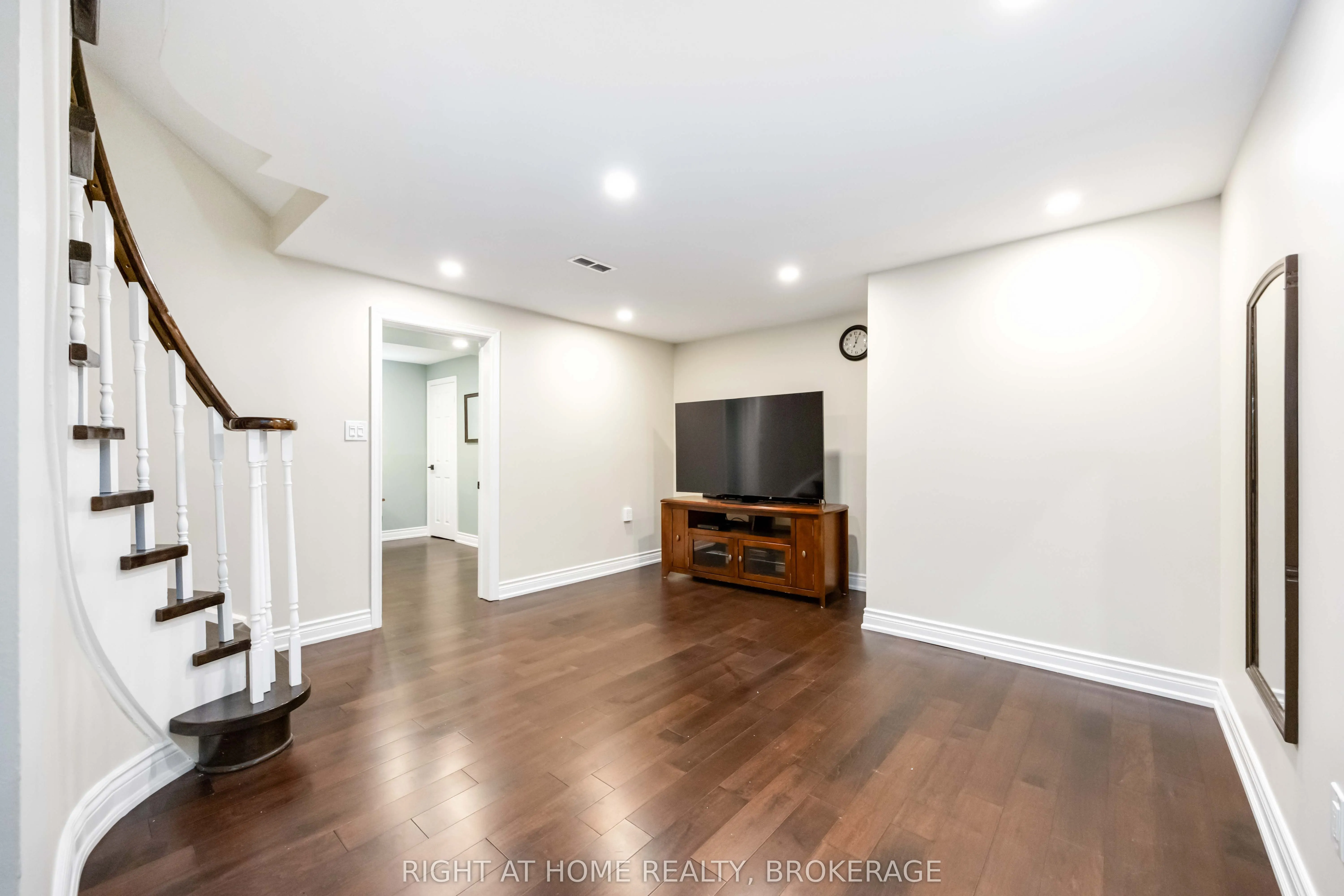93 Gordon Rowe Crescent