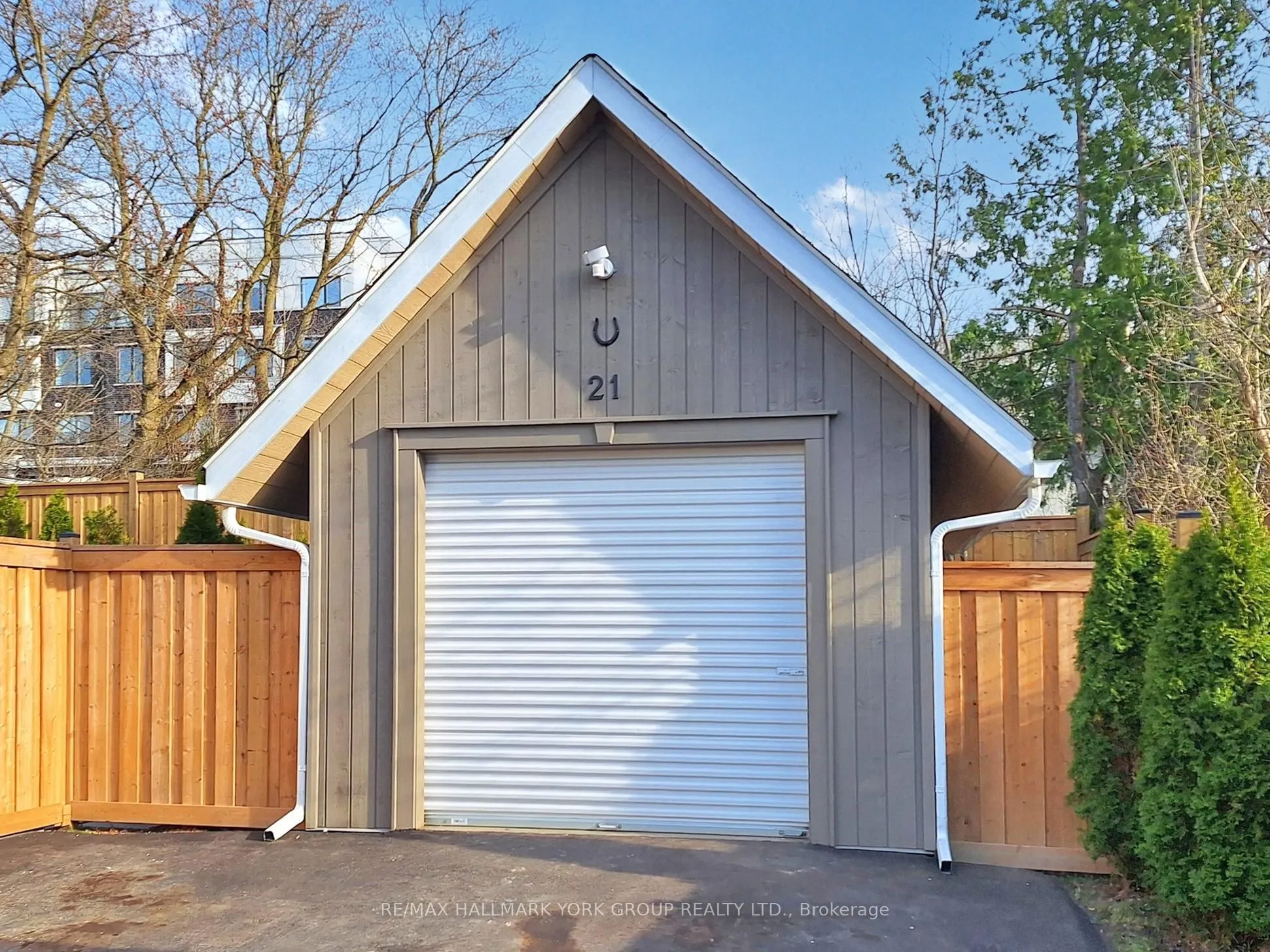 21 Irwin Avenue