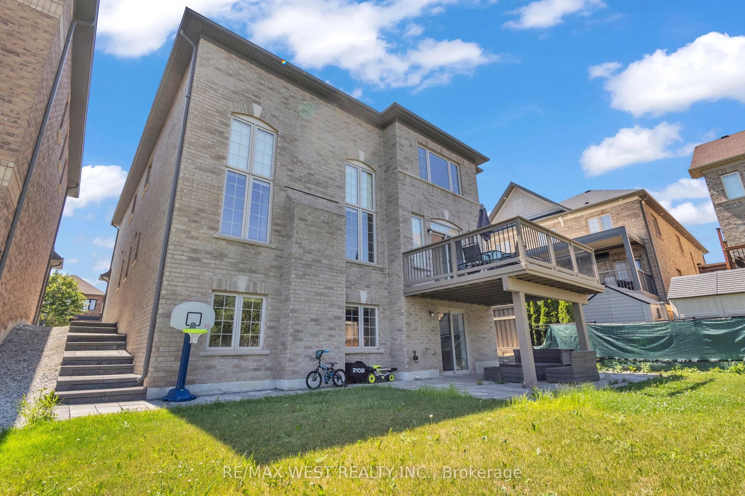 41 Pelee Avenue