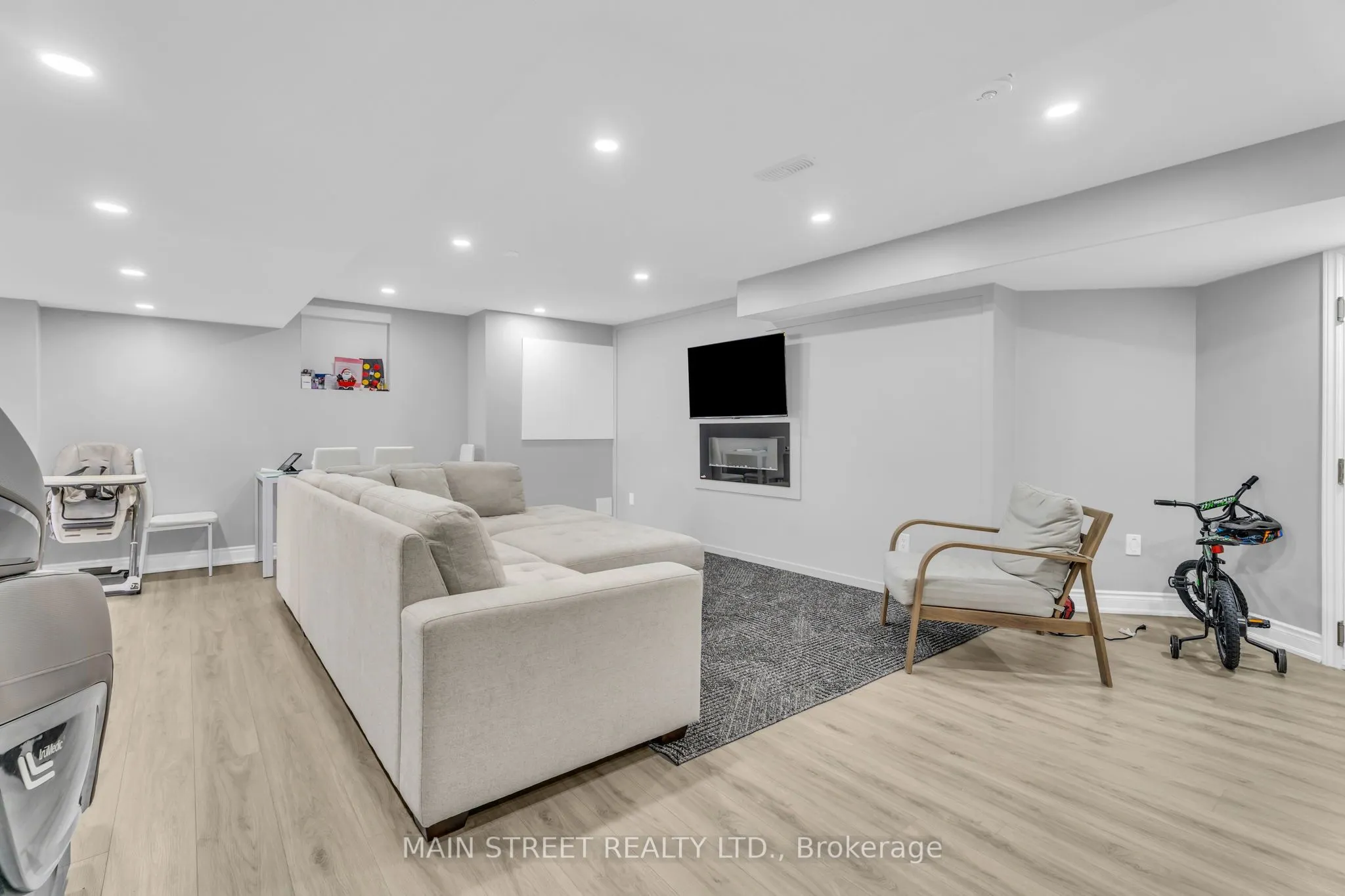 6 Leaden Hall Drive