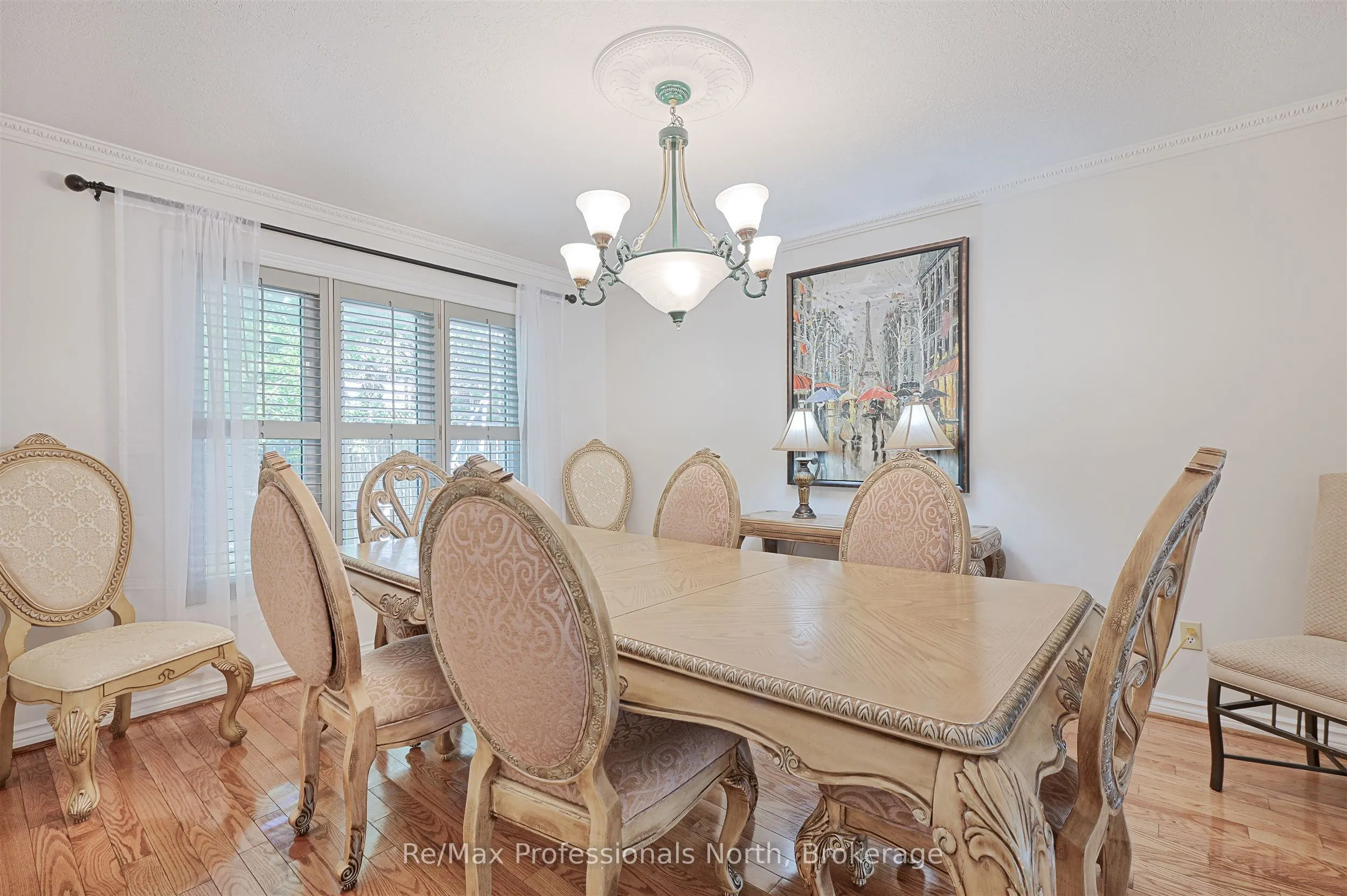 8 Elmsley Drive E