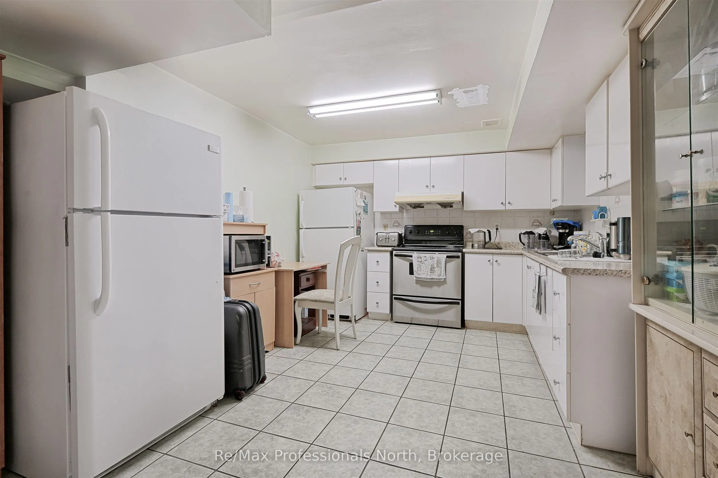 8 Elmsley Drive E