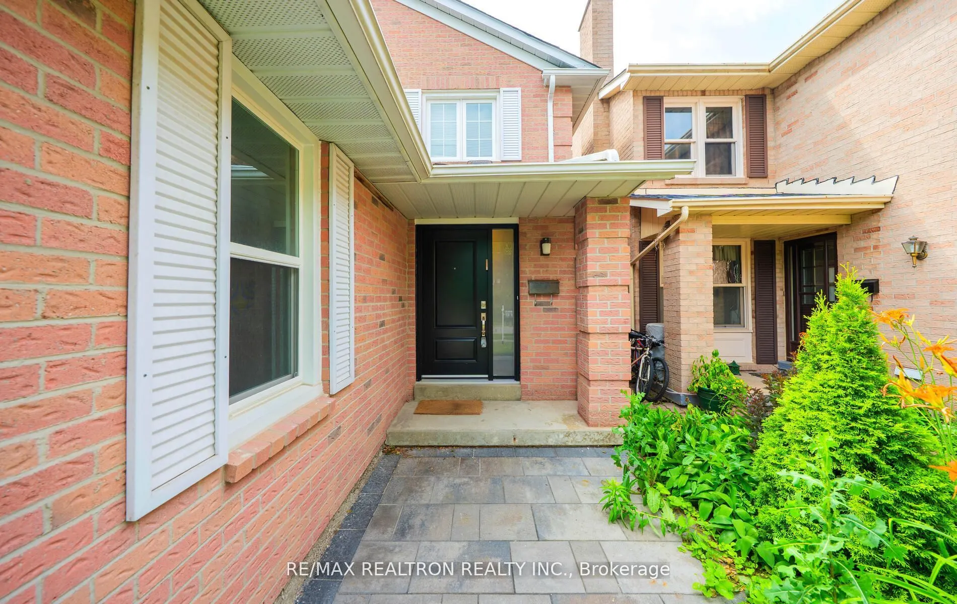 100 Gilmore Crescent