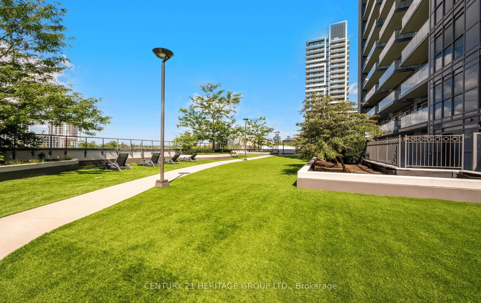 65 Oneida Crescent, #406