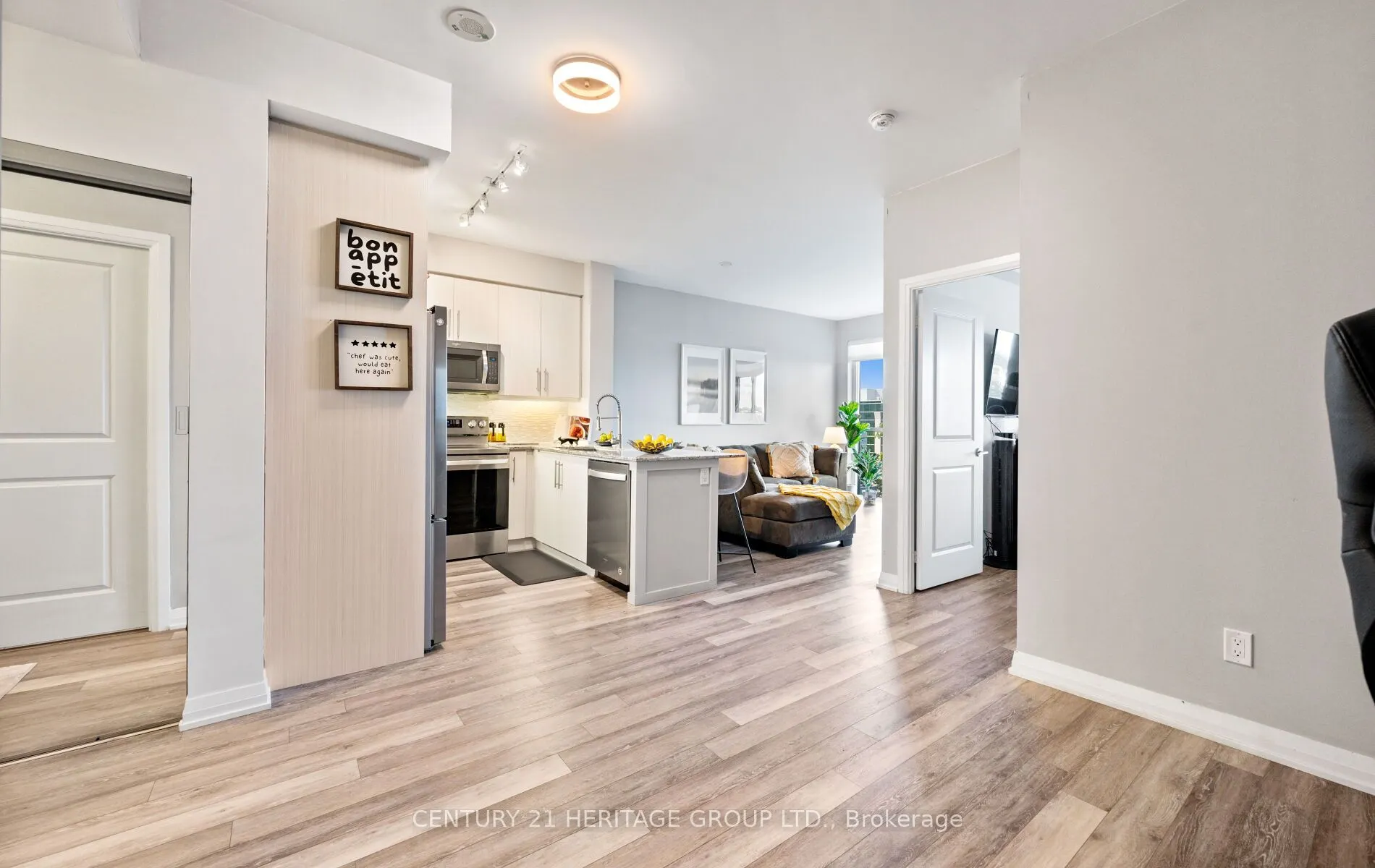 65 Oneida Crescent, #406