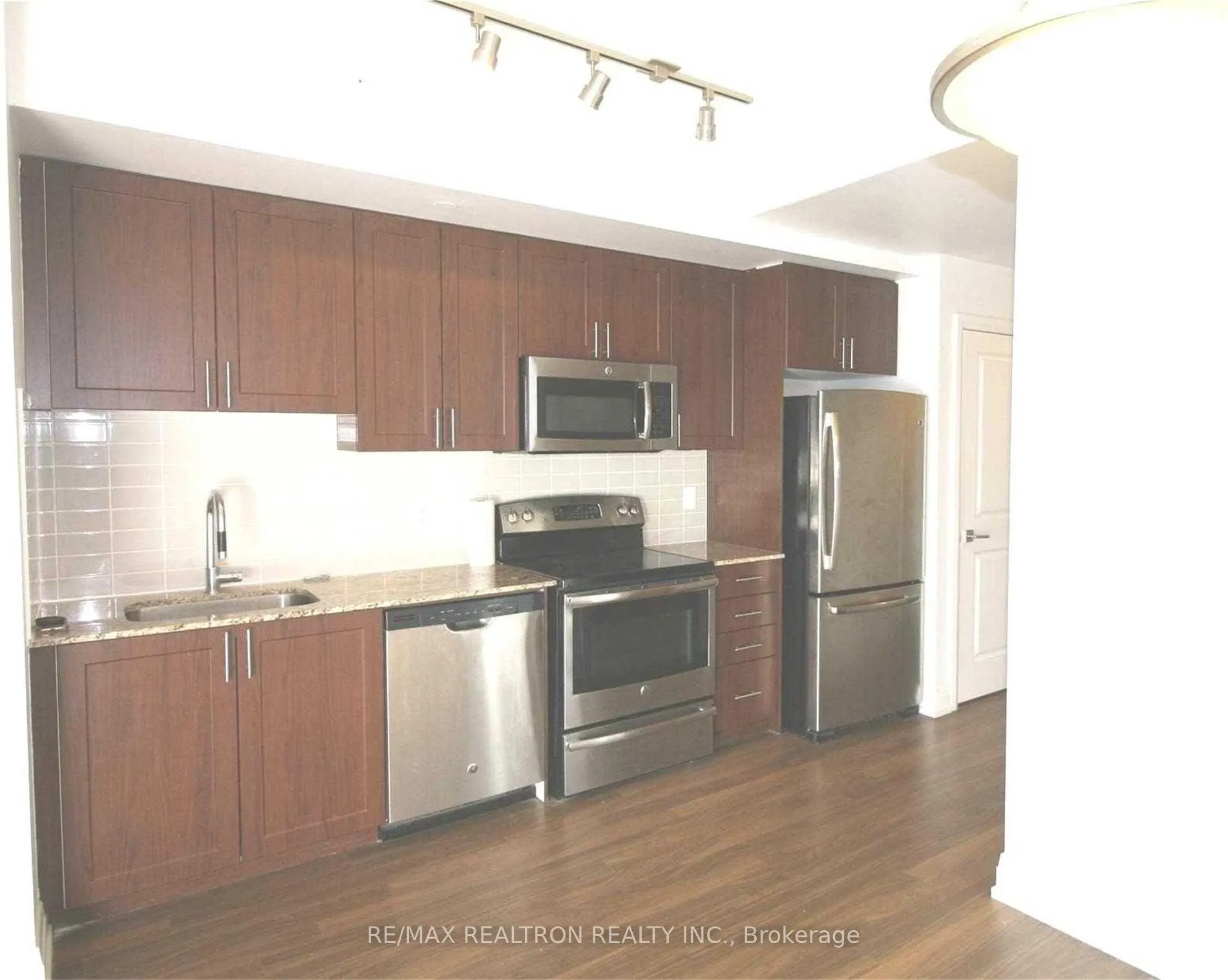 7165 Yonge Street, #2105