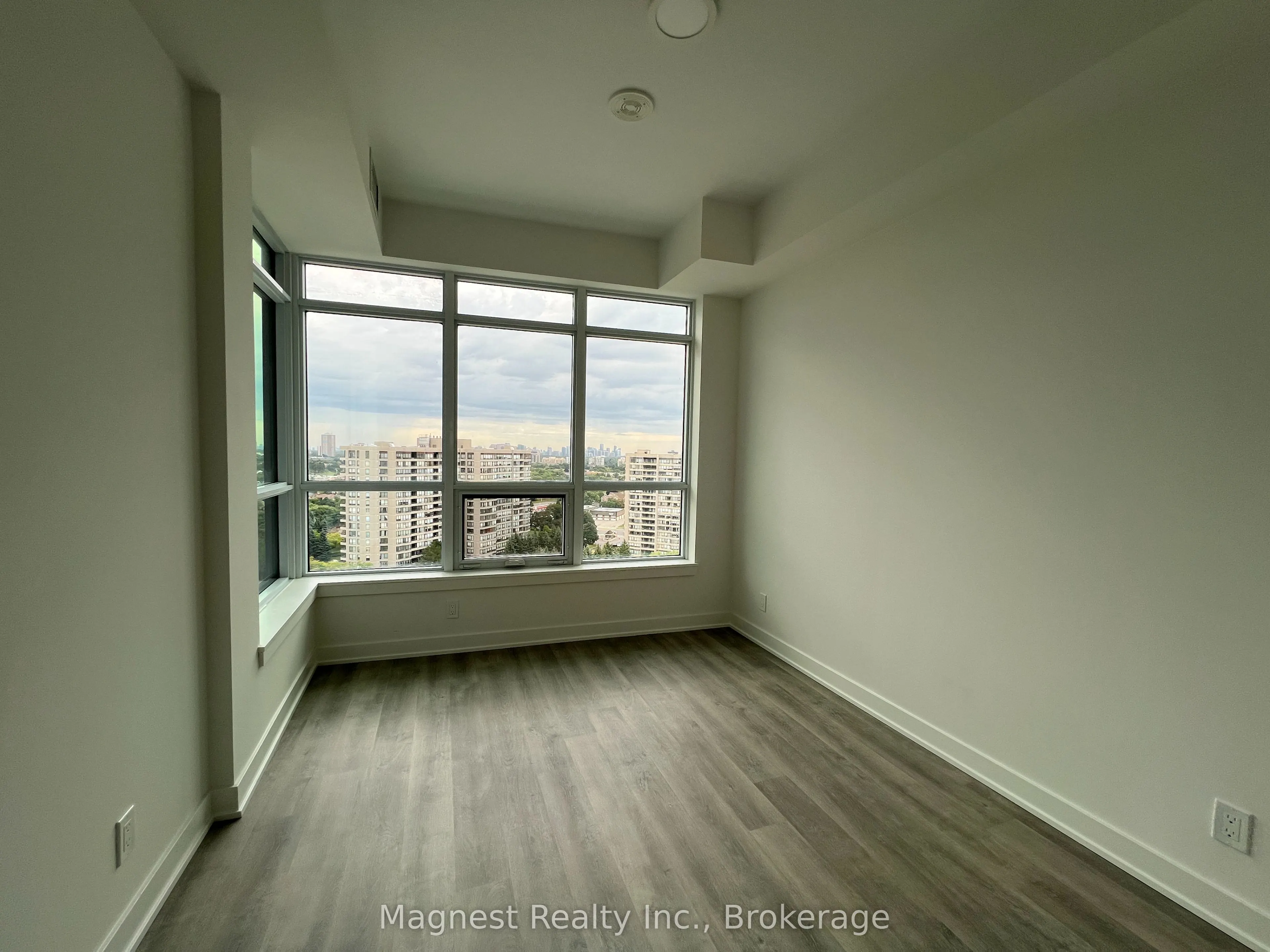 50 Upper Mall Way, #B1401