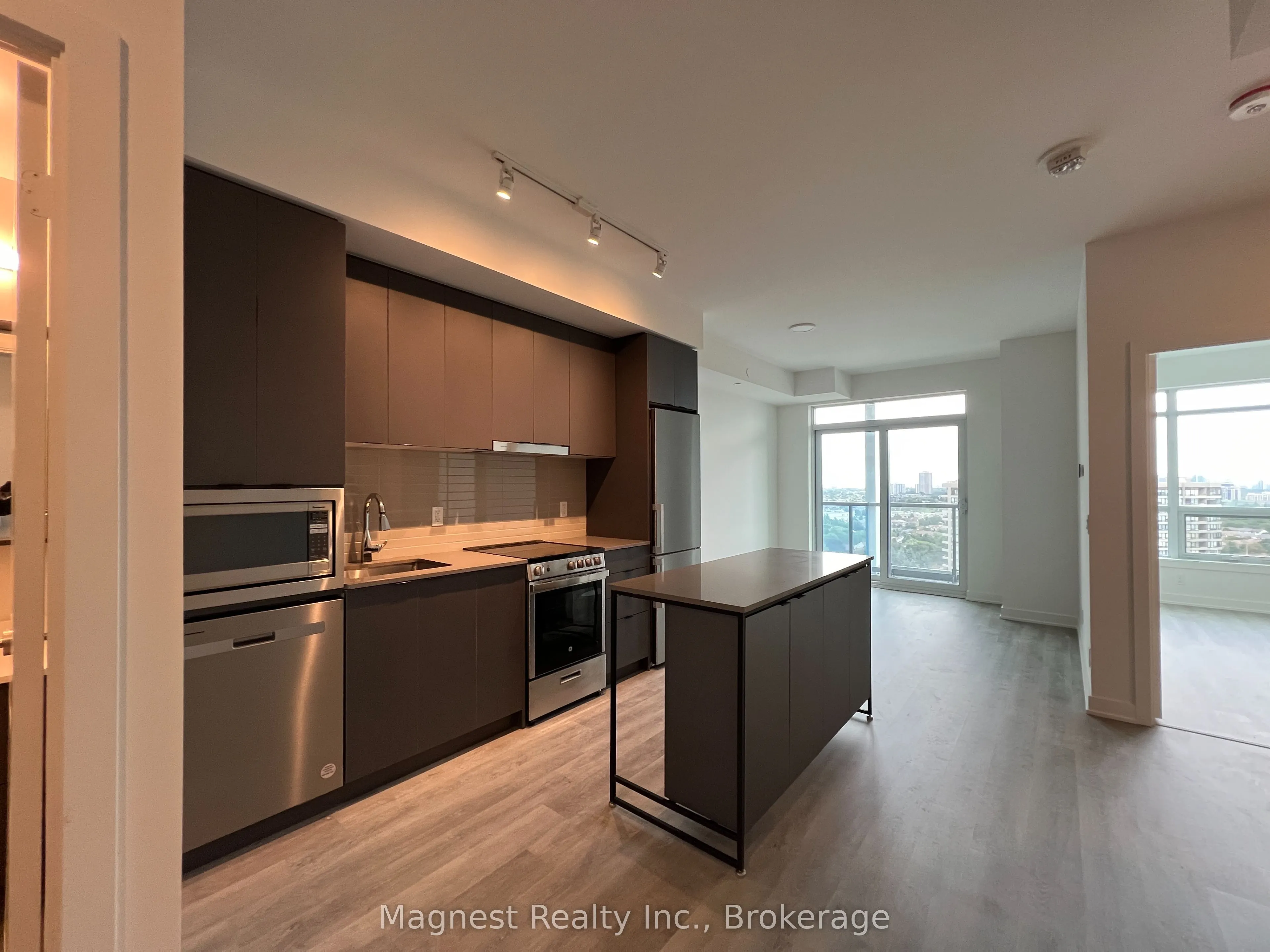 50 Upper Mall Way, #B1401