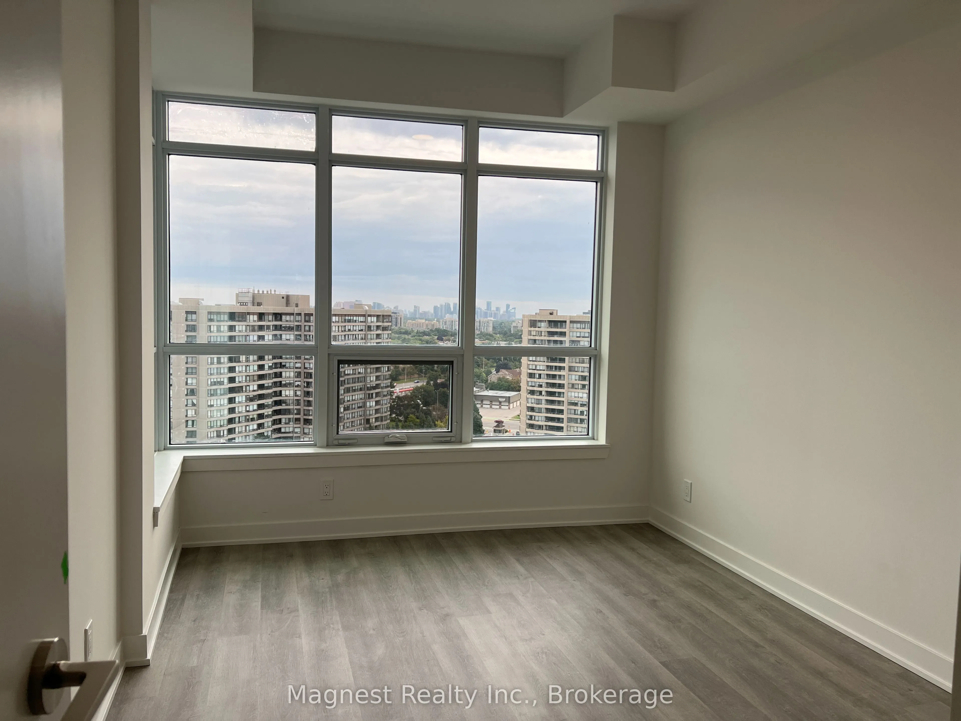 50 Upper Mall Way, #B1401