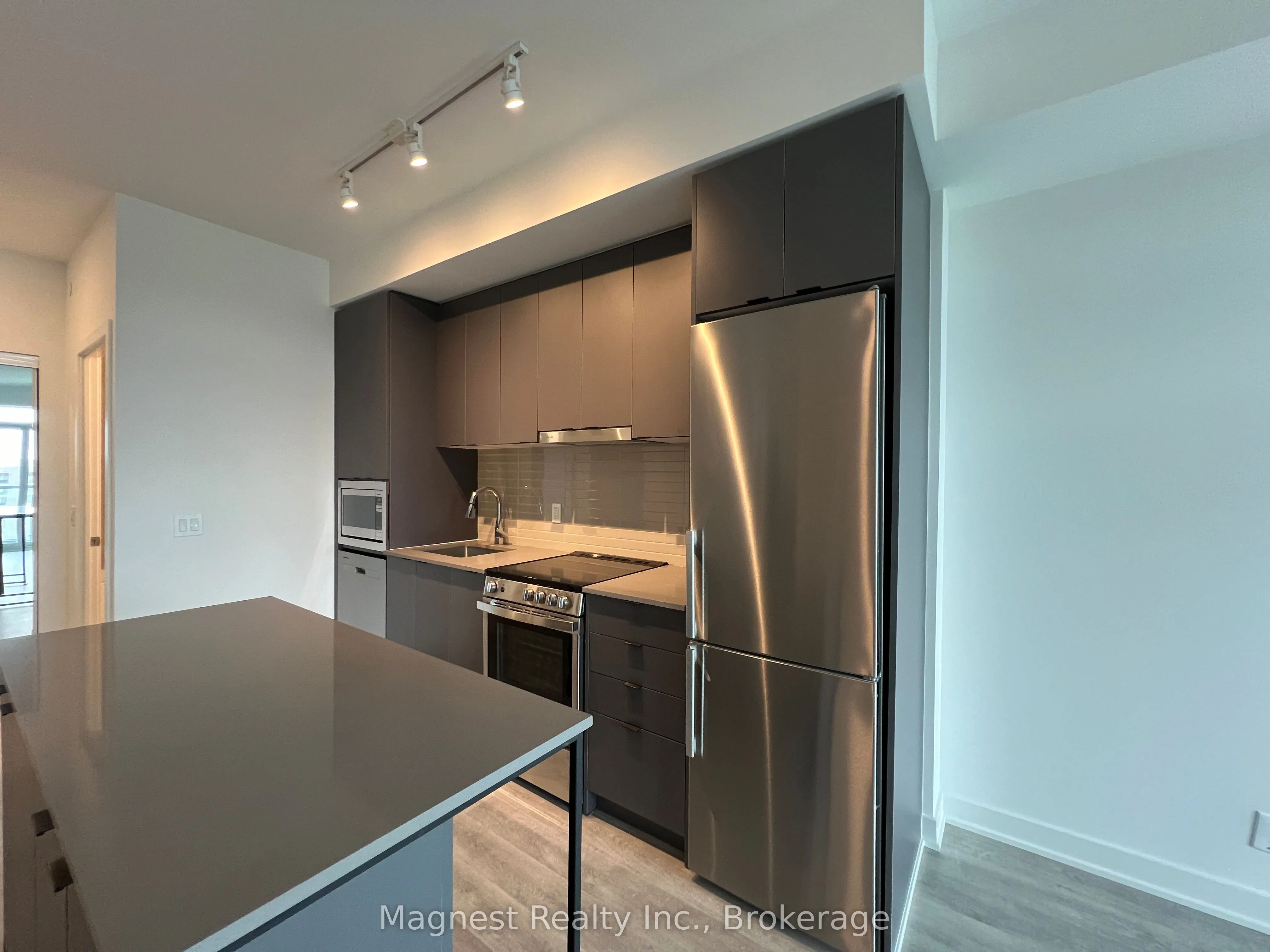 50 Upper Mall Way, #B1401