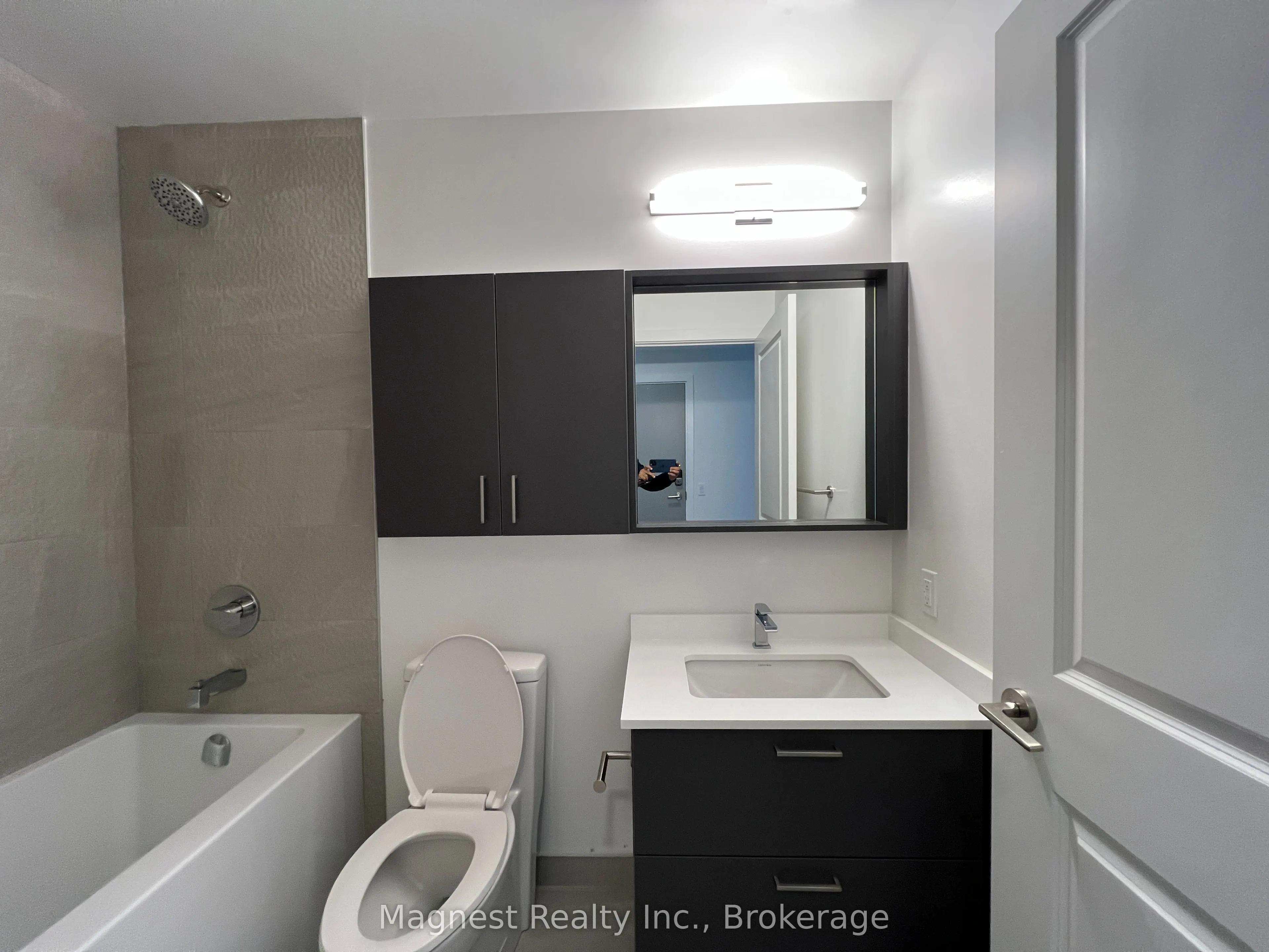 50 Upper Mall Way, #B1401