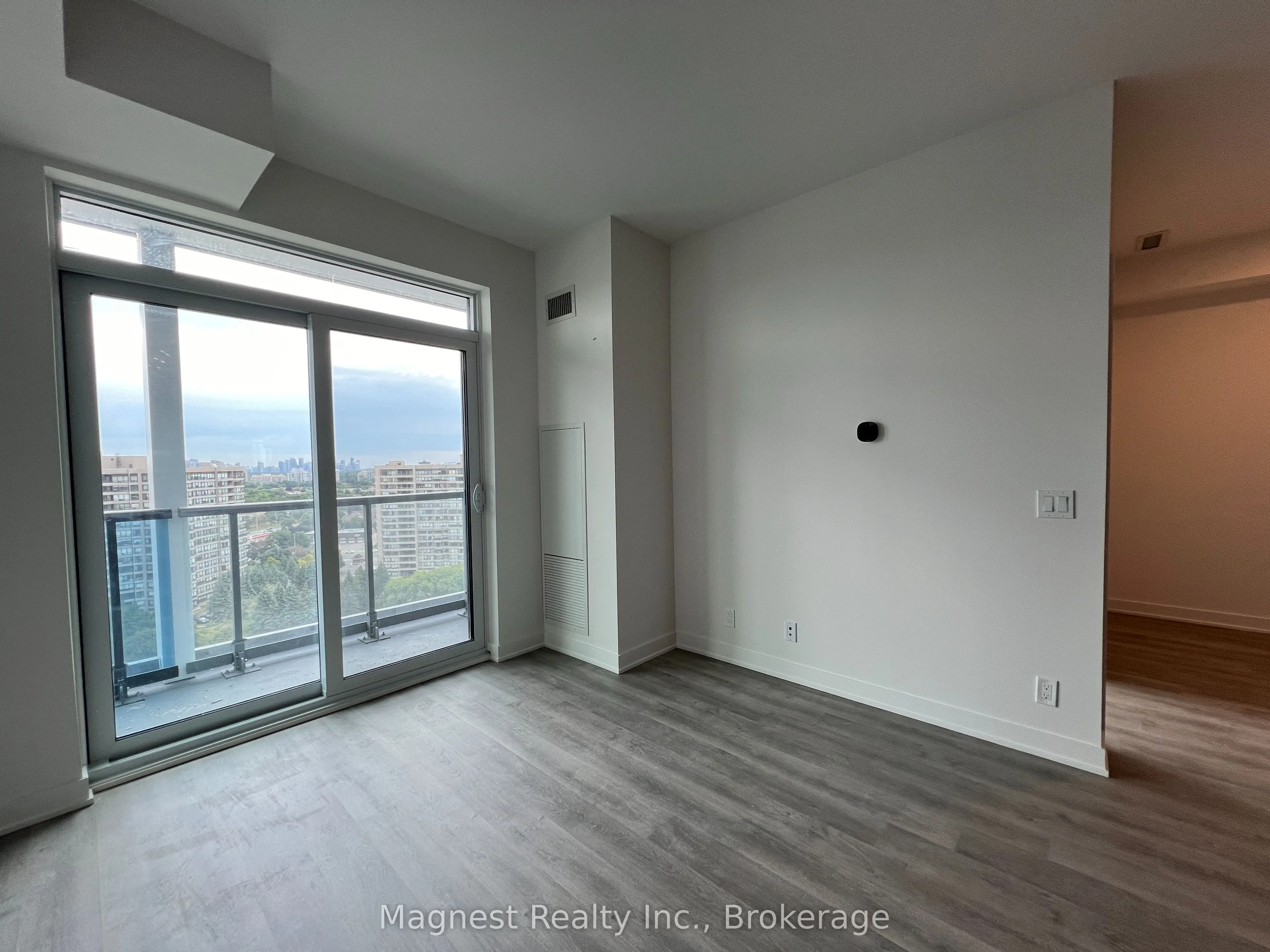 50 Upper Mall Way, #B1401