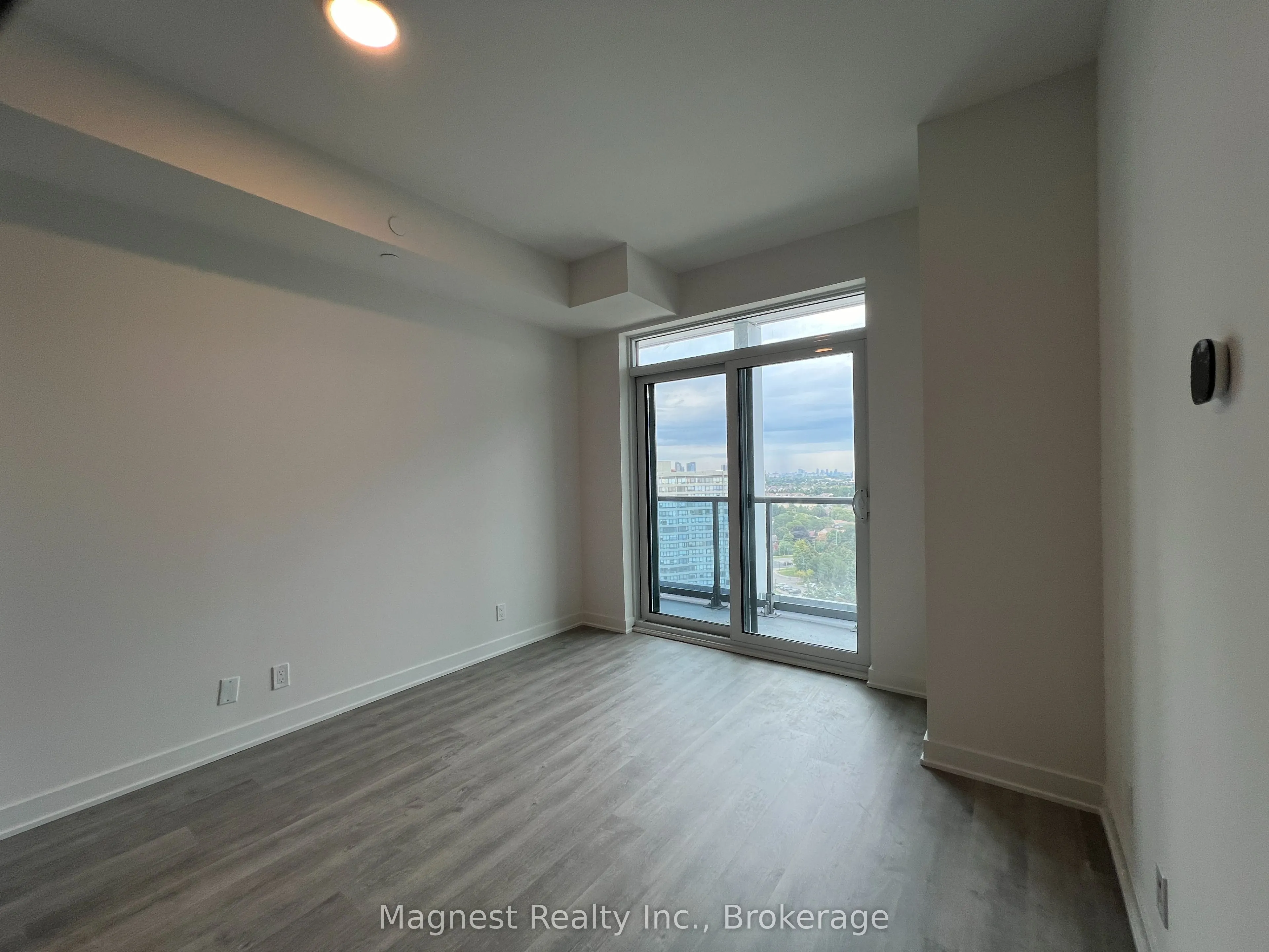 50 Upper Mall Way, #B1401