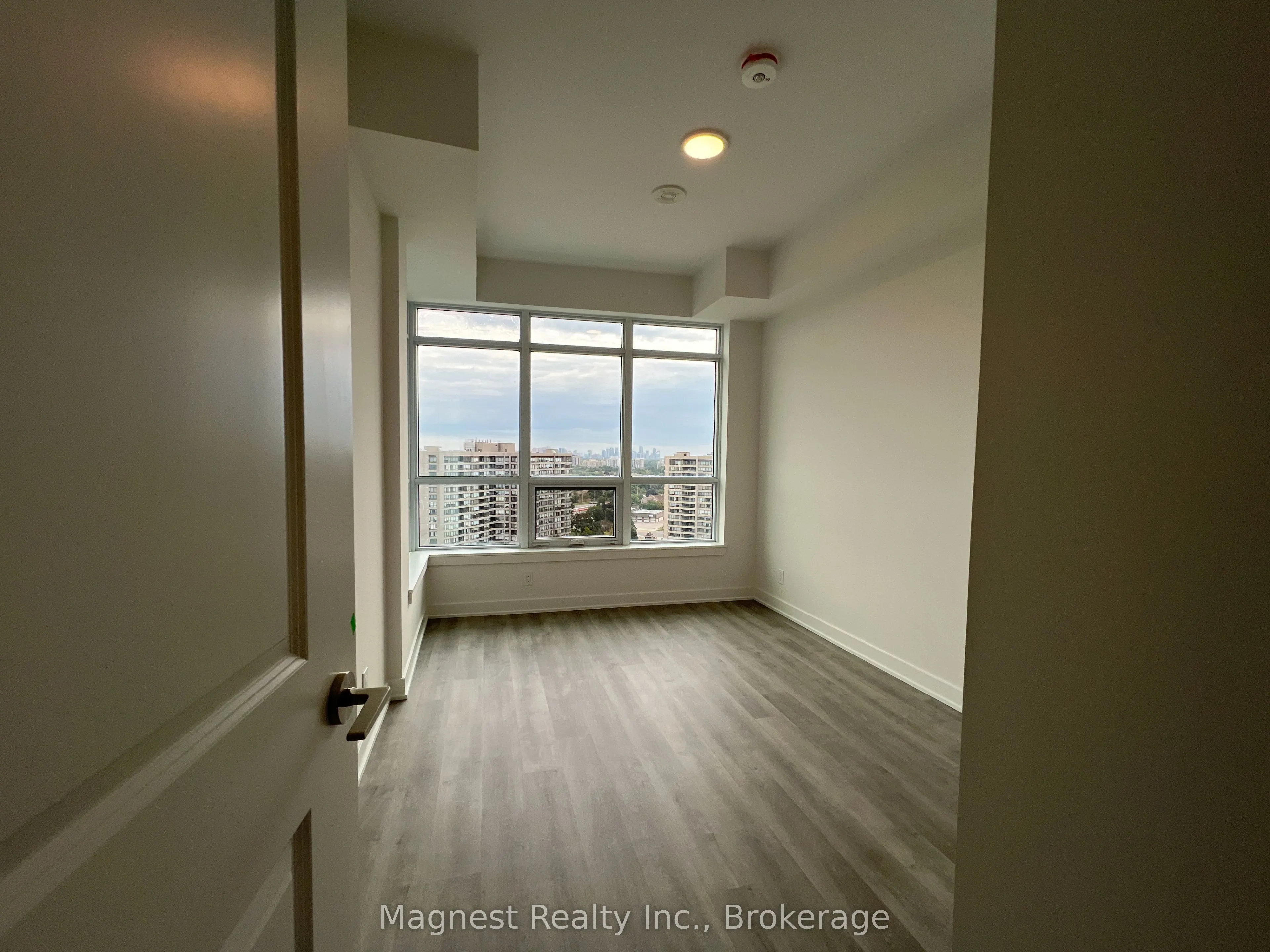 50 Upper Mall Way, #B1401