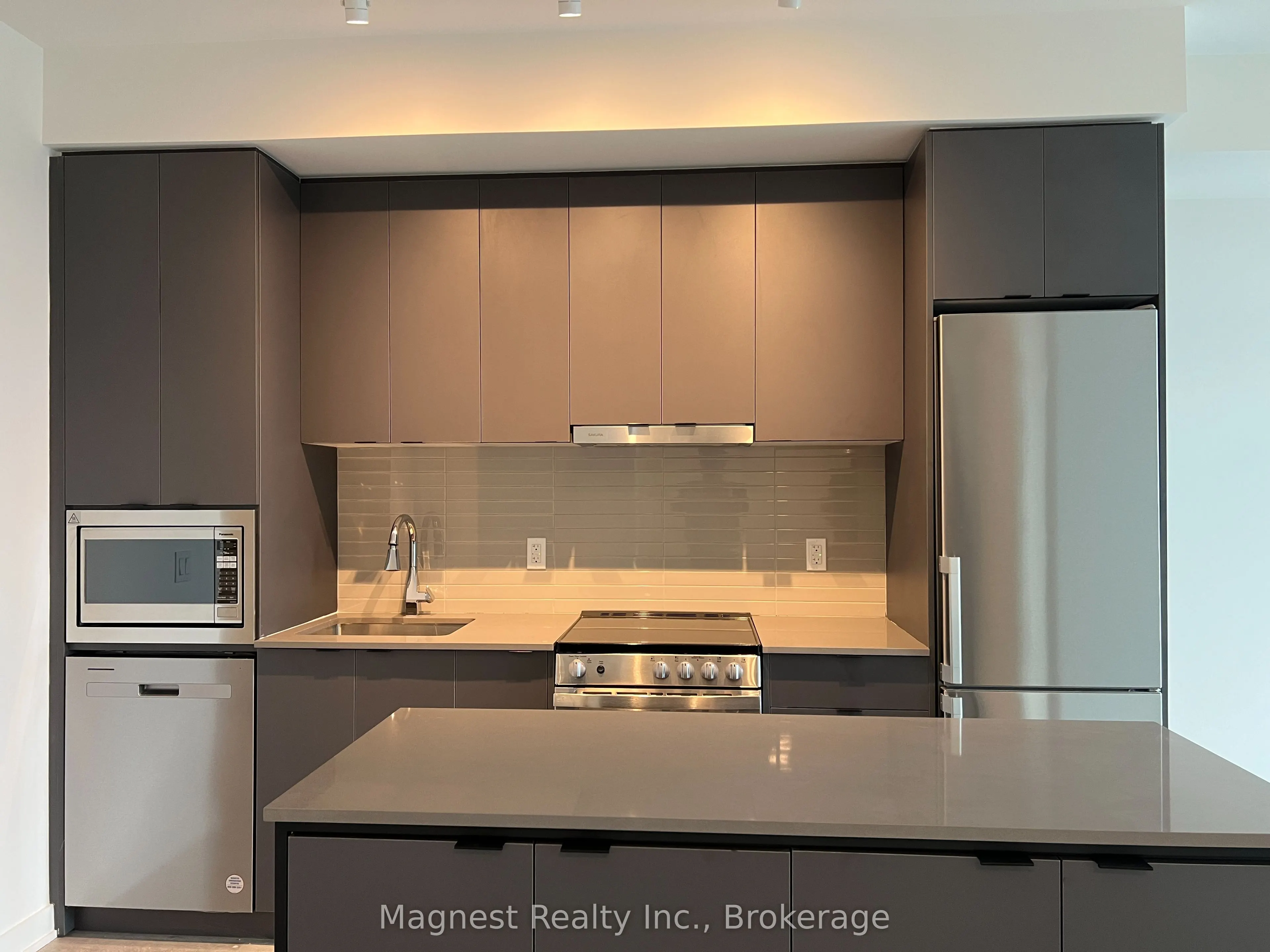 50 Upper Mall Way, #B1401