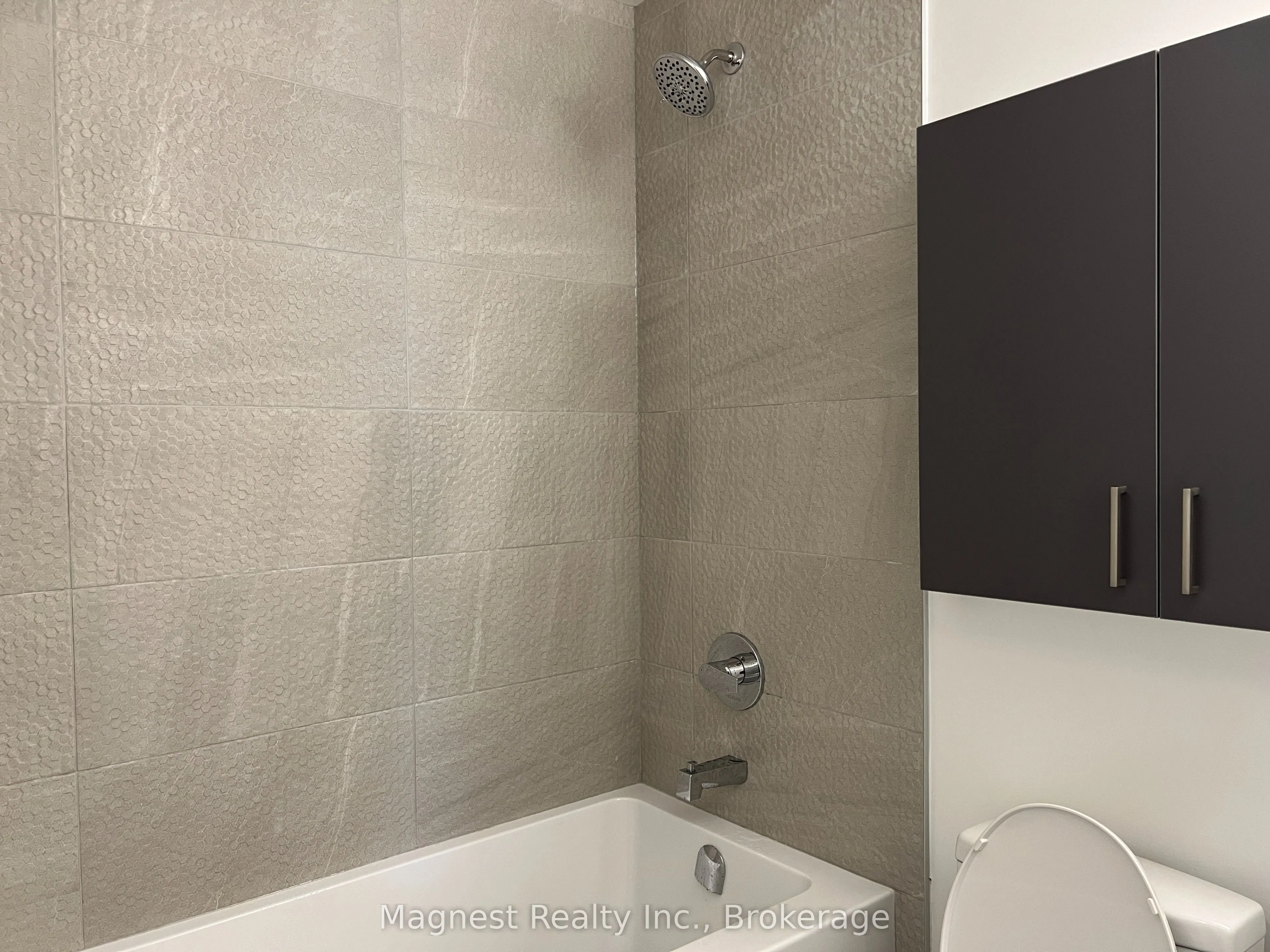 50 Upper Mall Way, #B1401