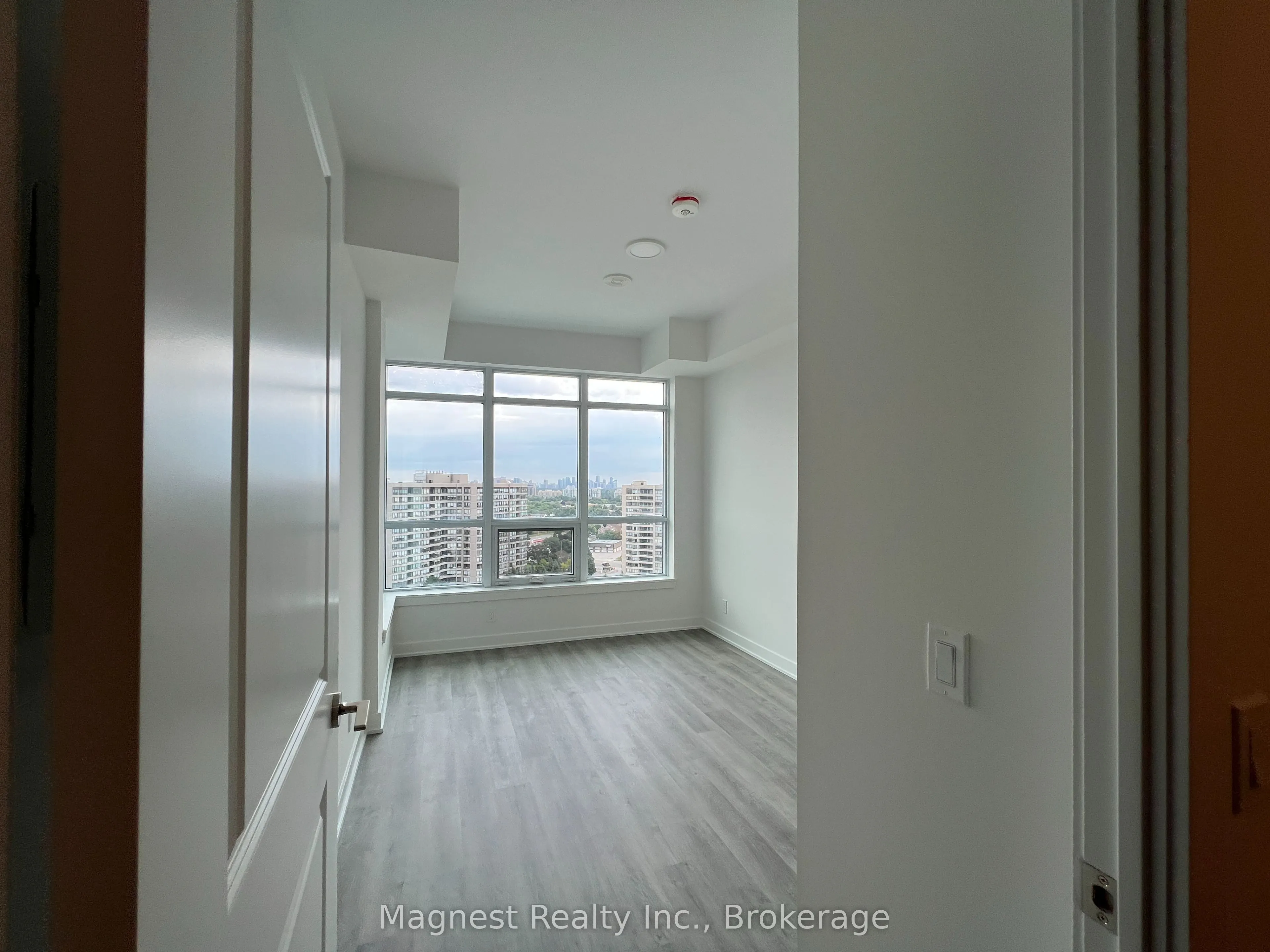 50 Upper Mall Way, #B1401