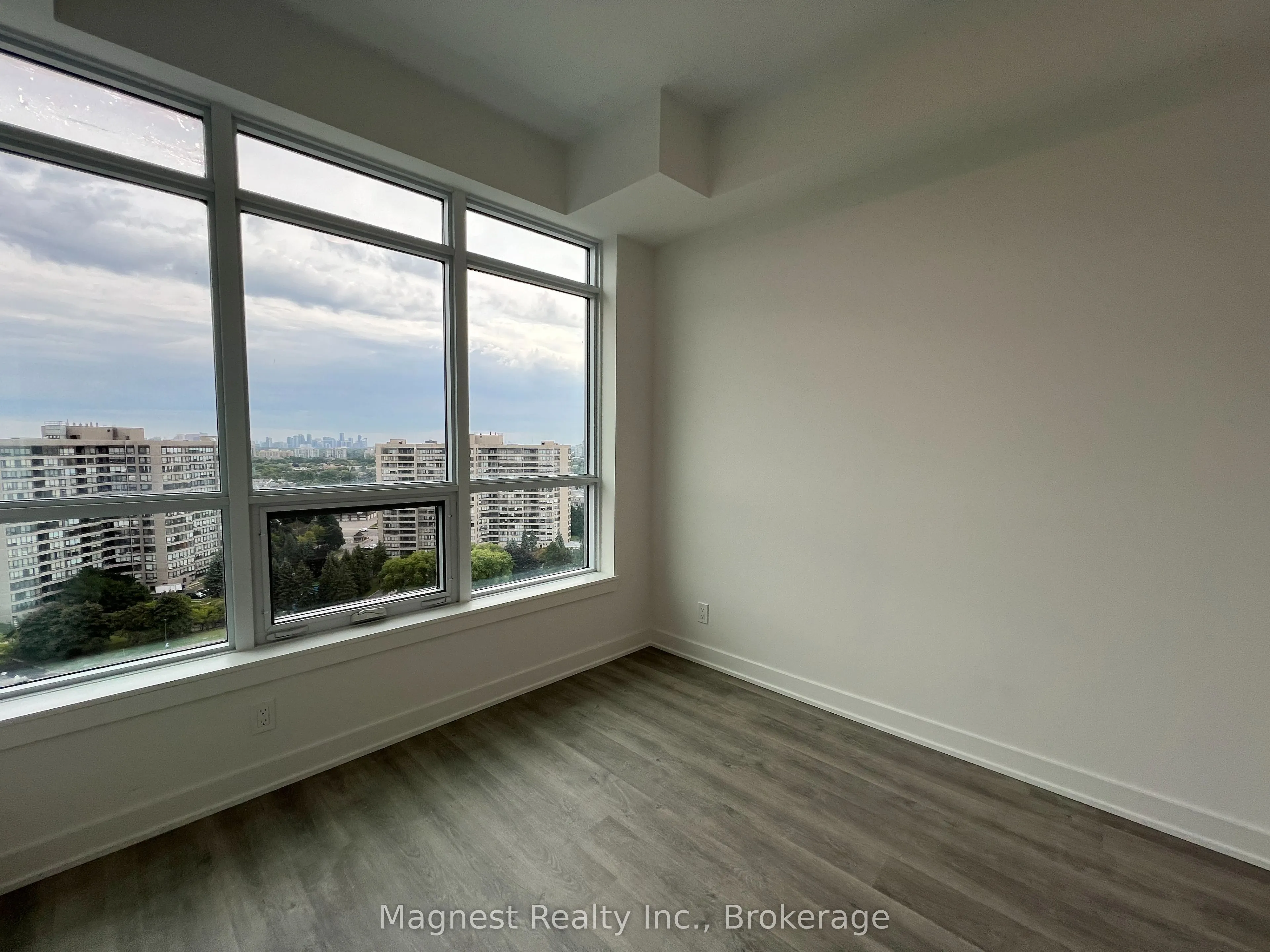 50 Upper Mall Way, #B1401