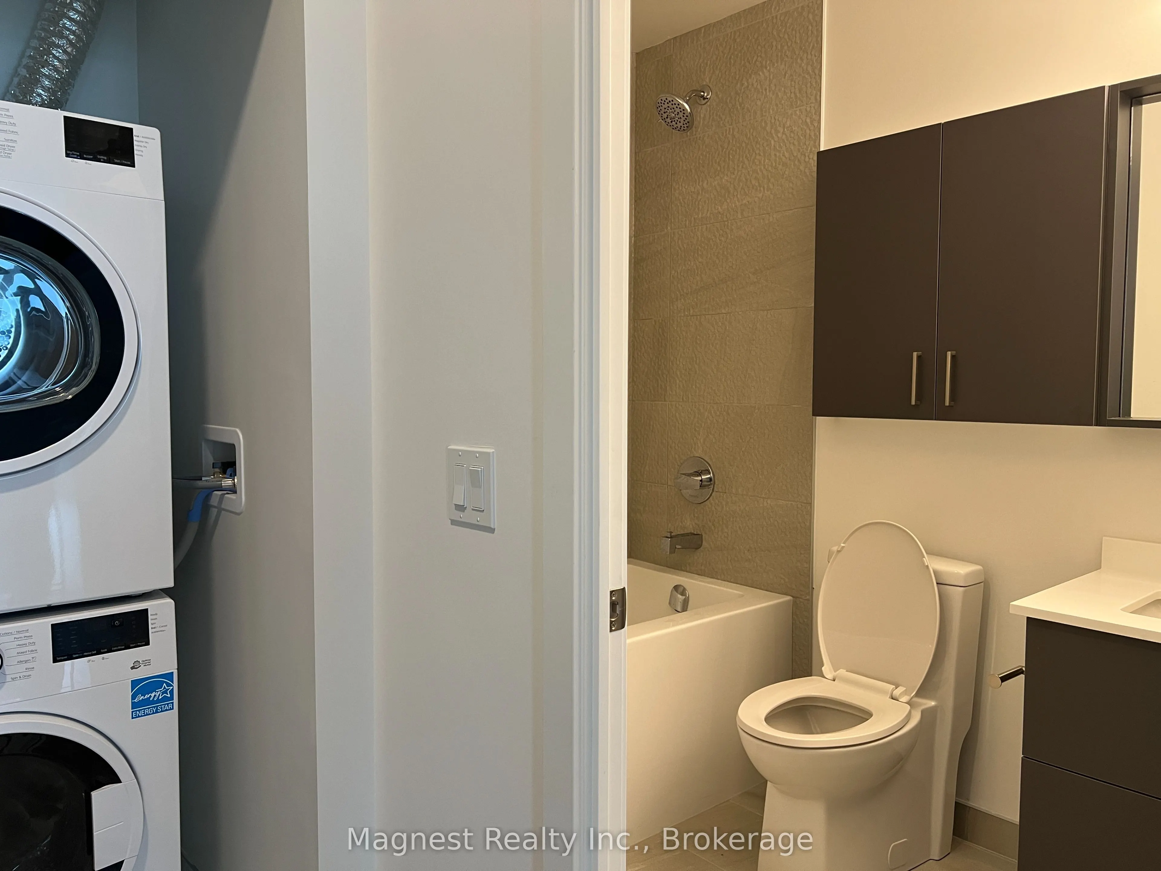 50 Upper Mall Way, #B1401