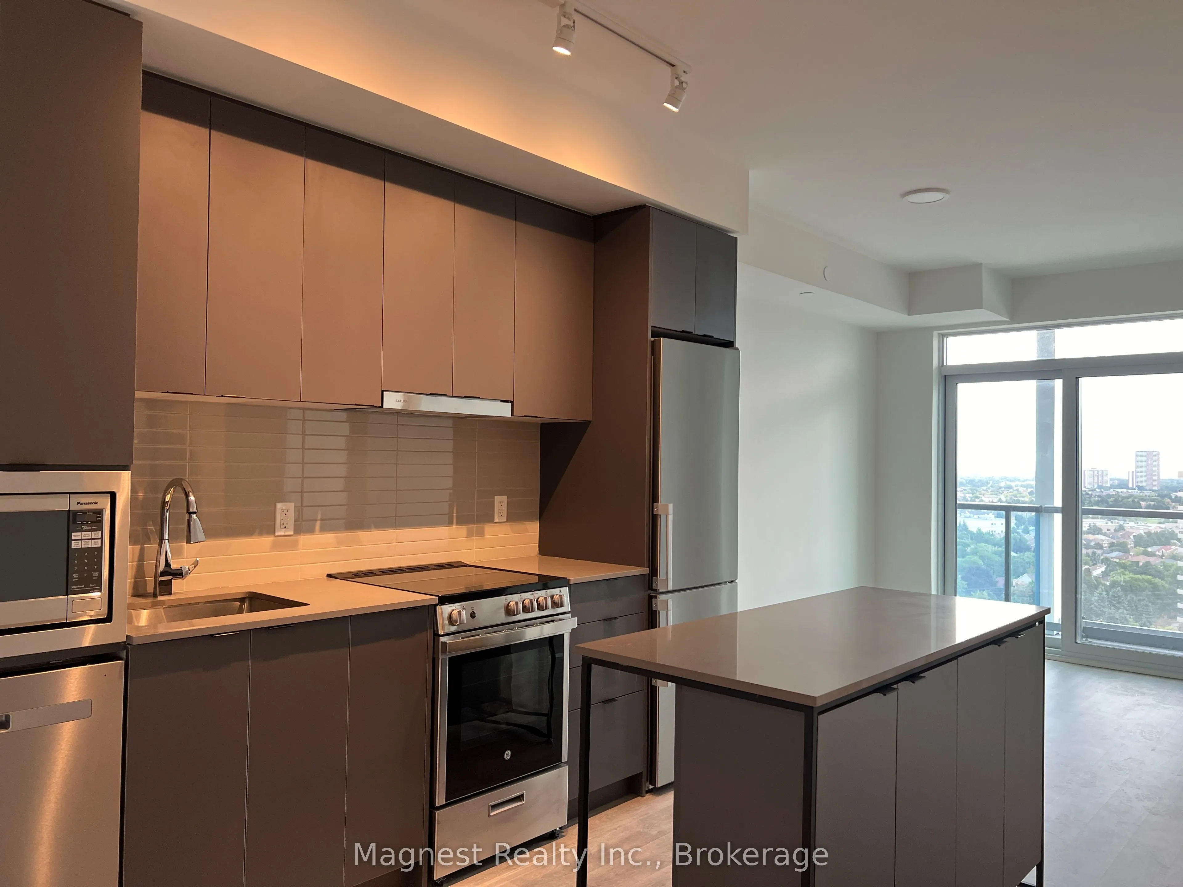 50 Upper Mall Way, #B1401