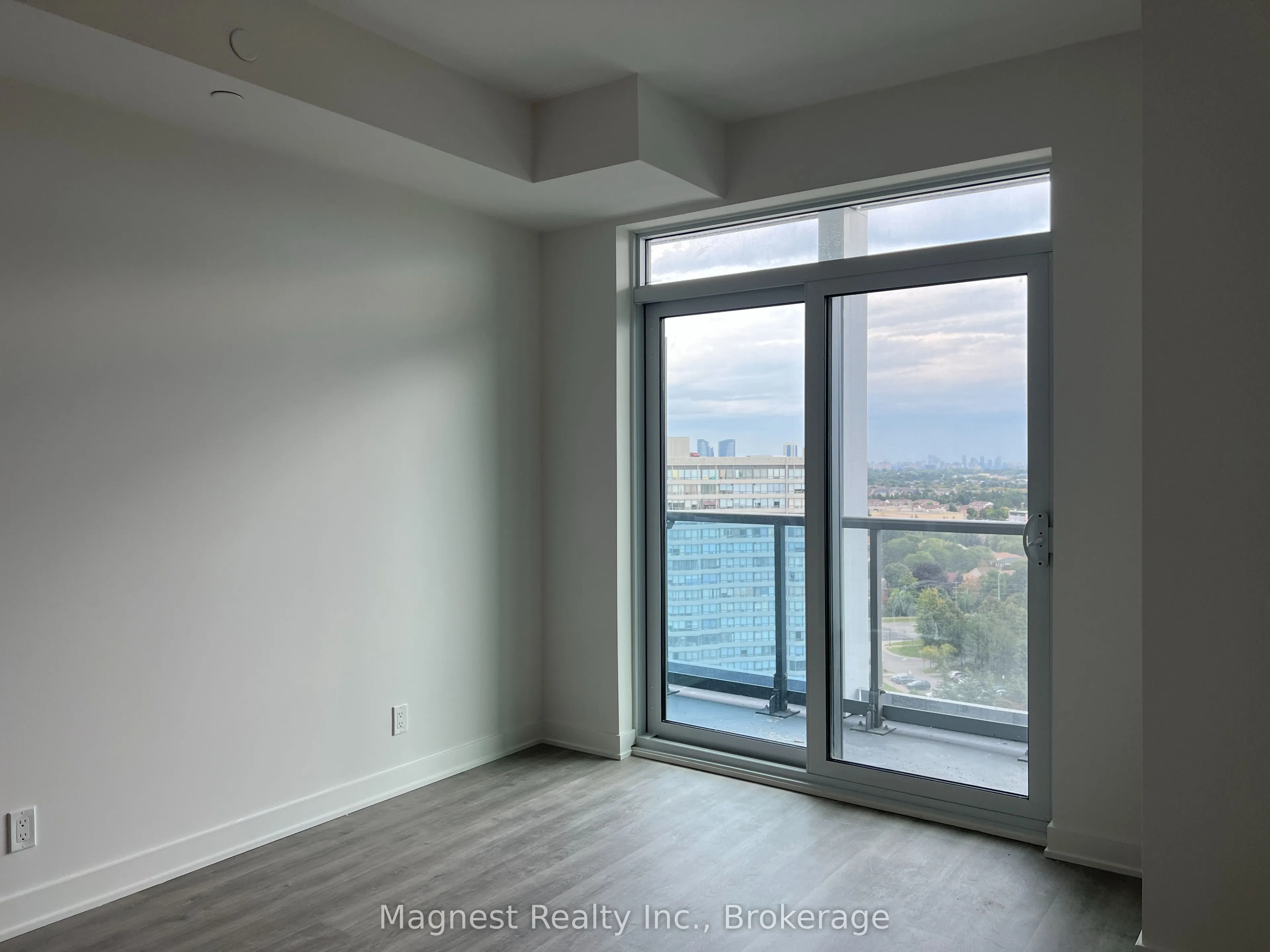 50 Upper Mall Way, #B1401