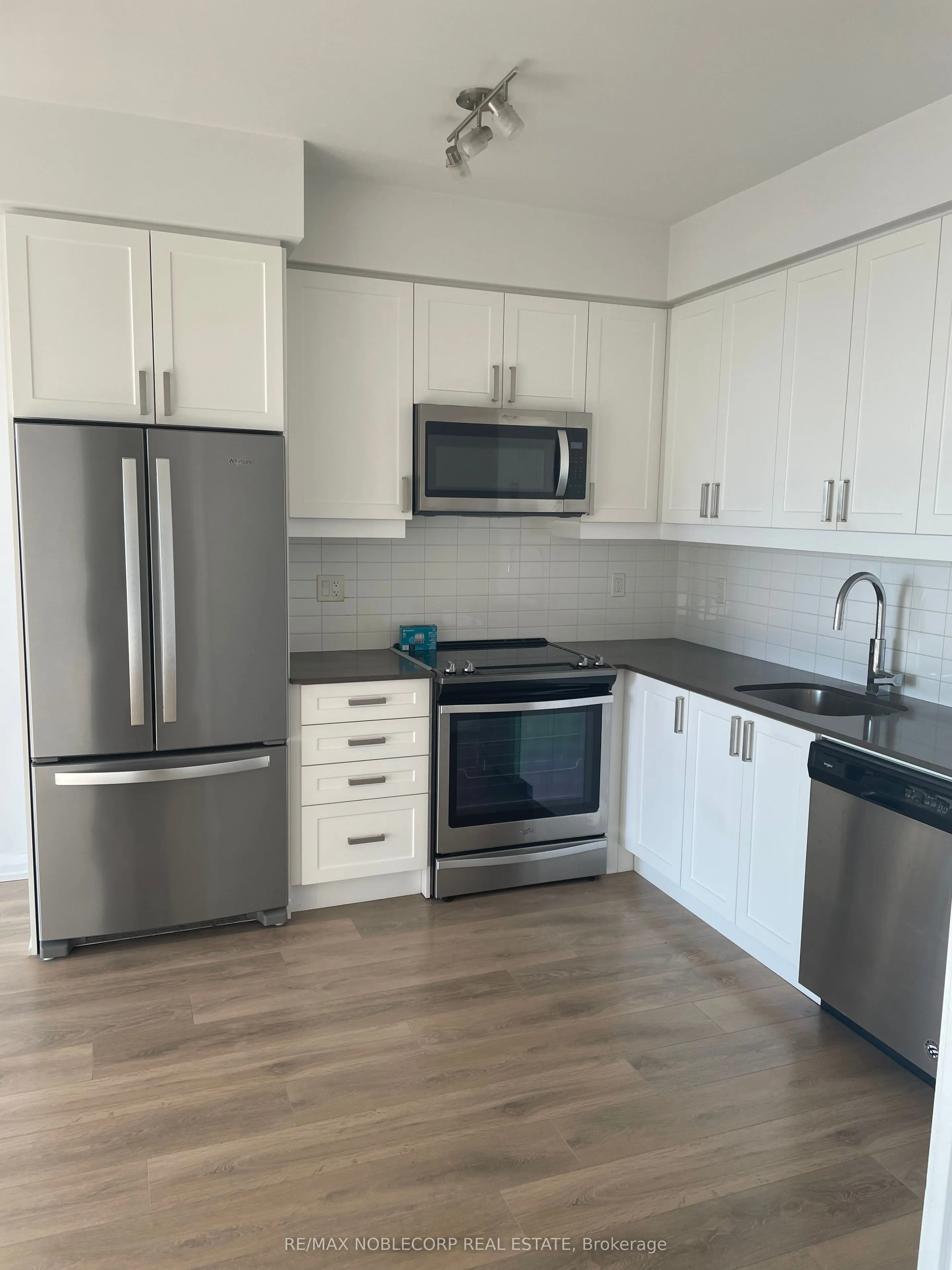 7895 Jane Street E, #1117