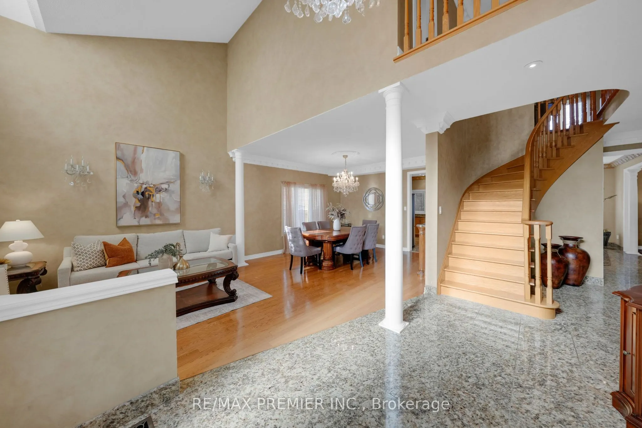 93 Novaview Crescent