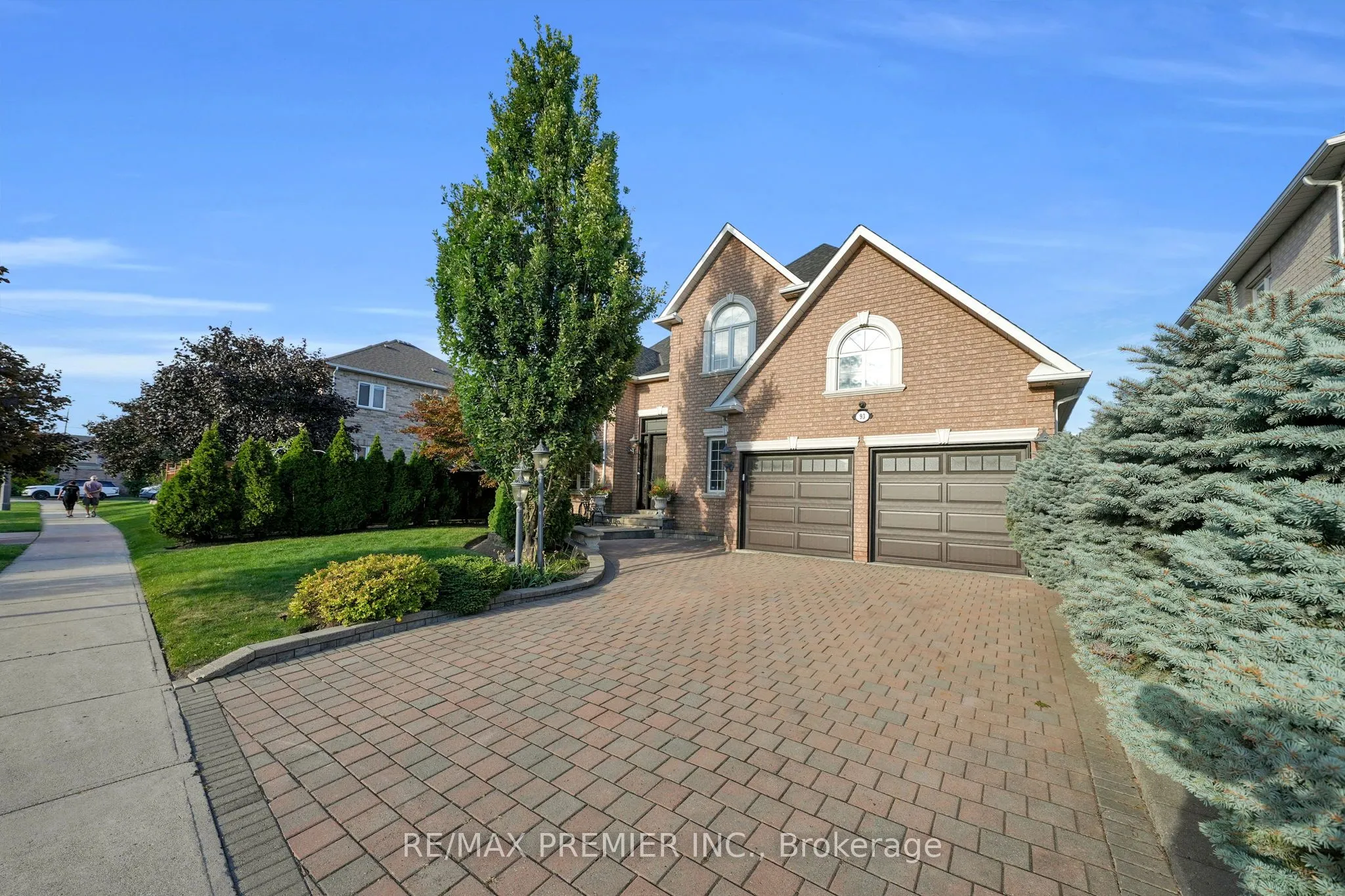 93 Novaview Crescent