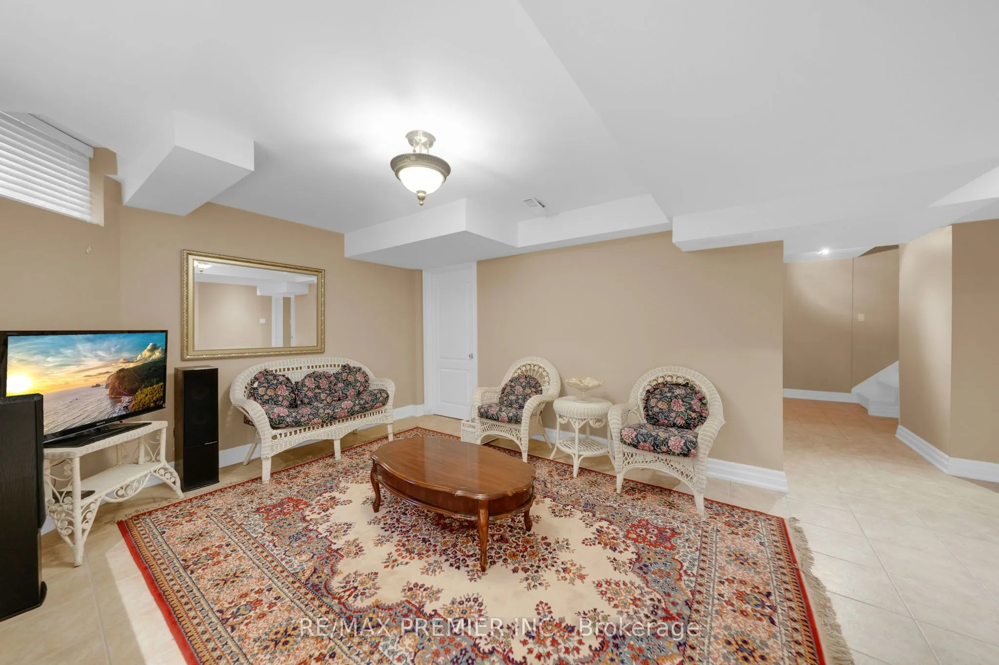 93 Novaview Crescent