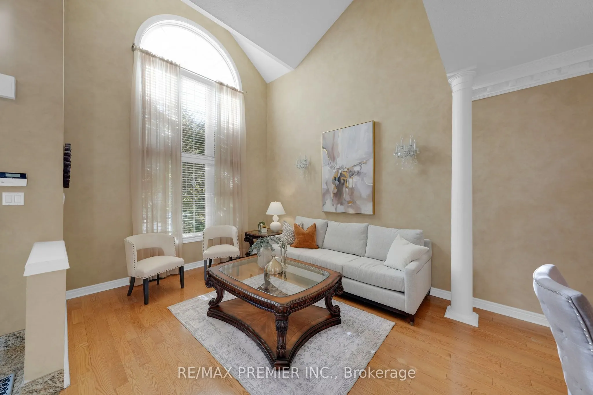 93 Novaview Crescent