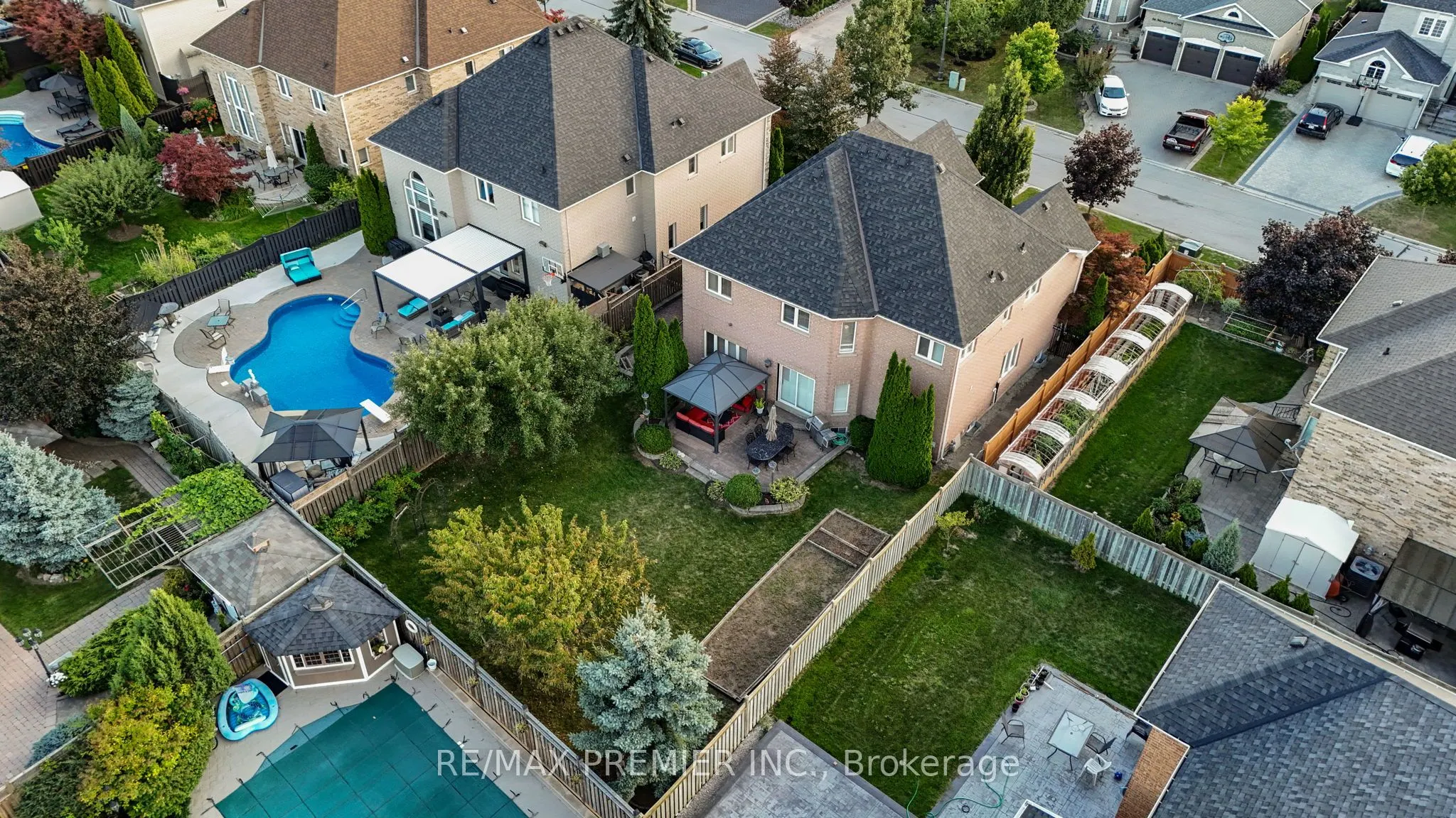 93 Novaview Crescent