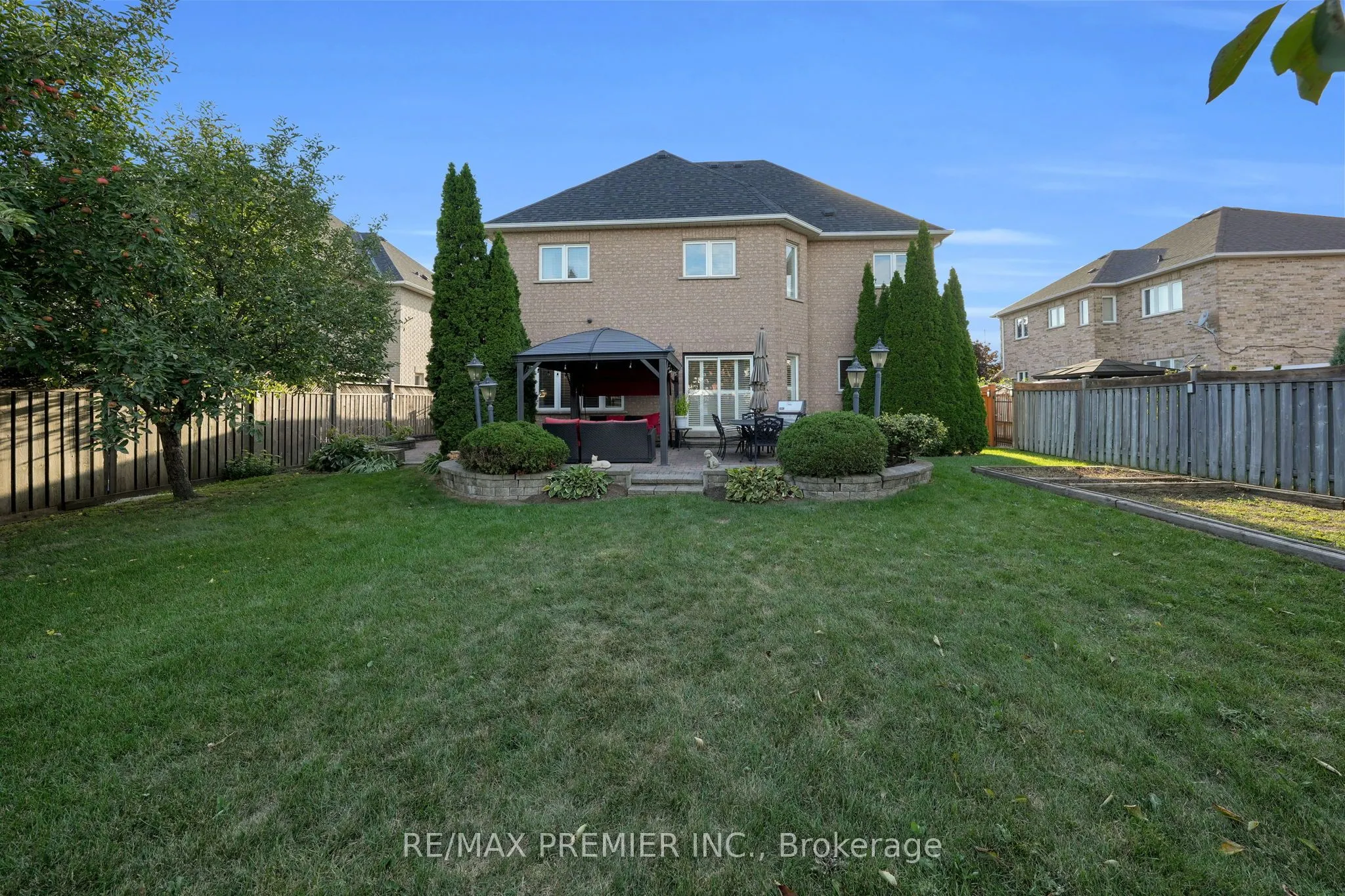 93 Novaview Crescent