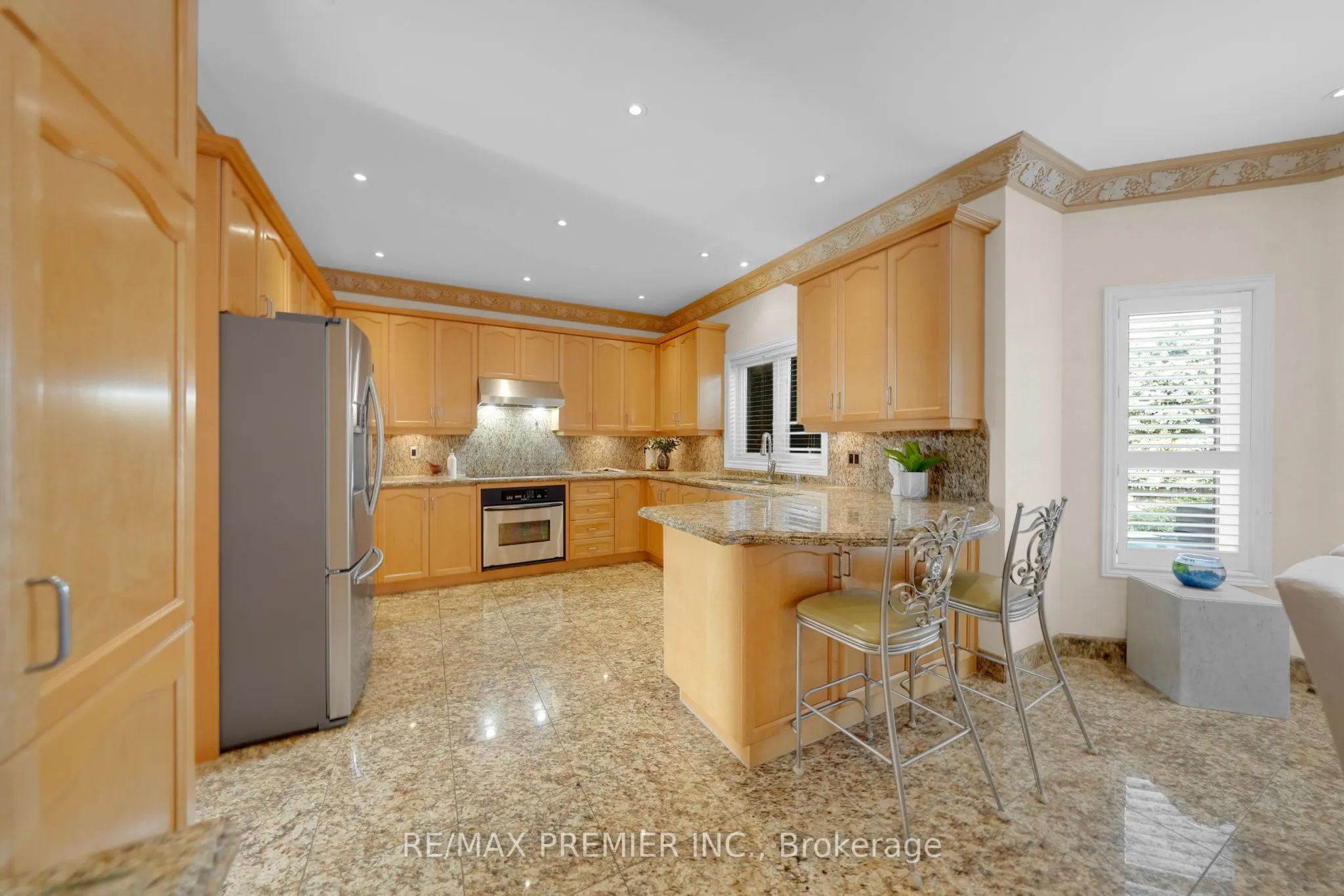 93 Novaview Crescent