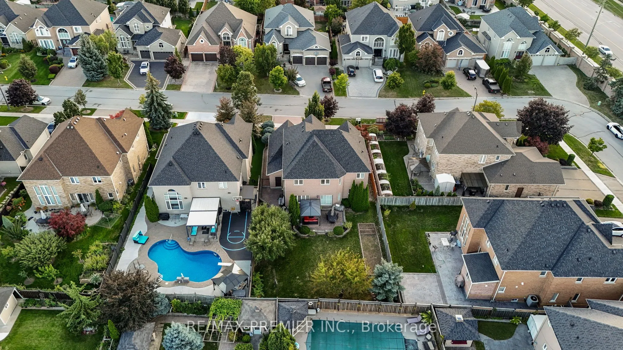 93 Novaview Crescent