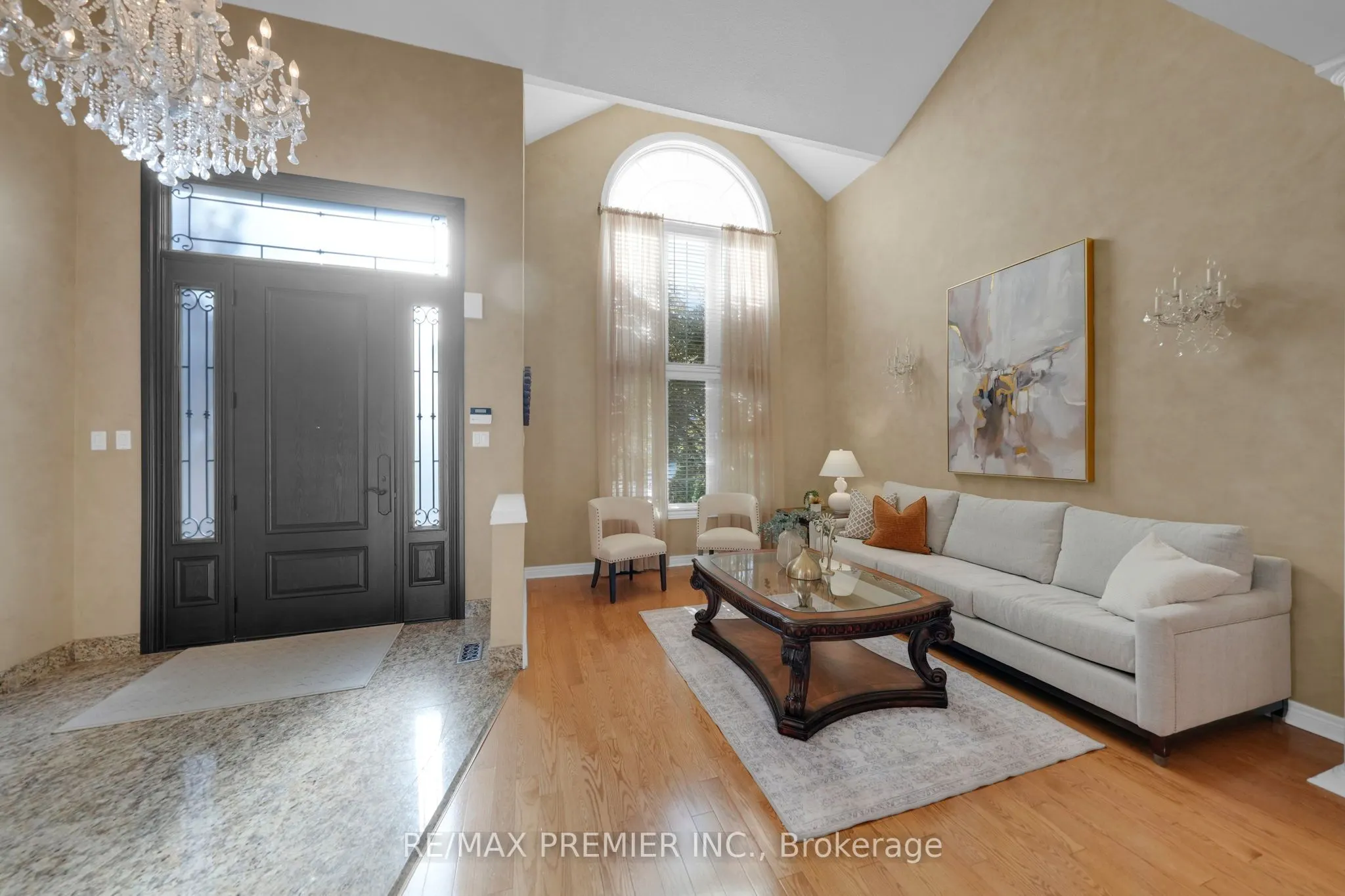 93 Novaview Crescent