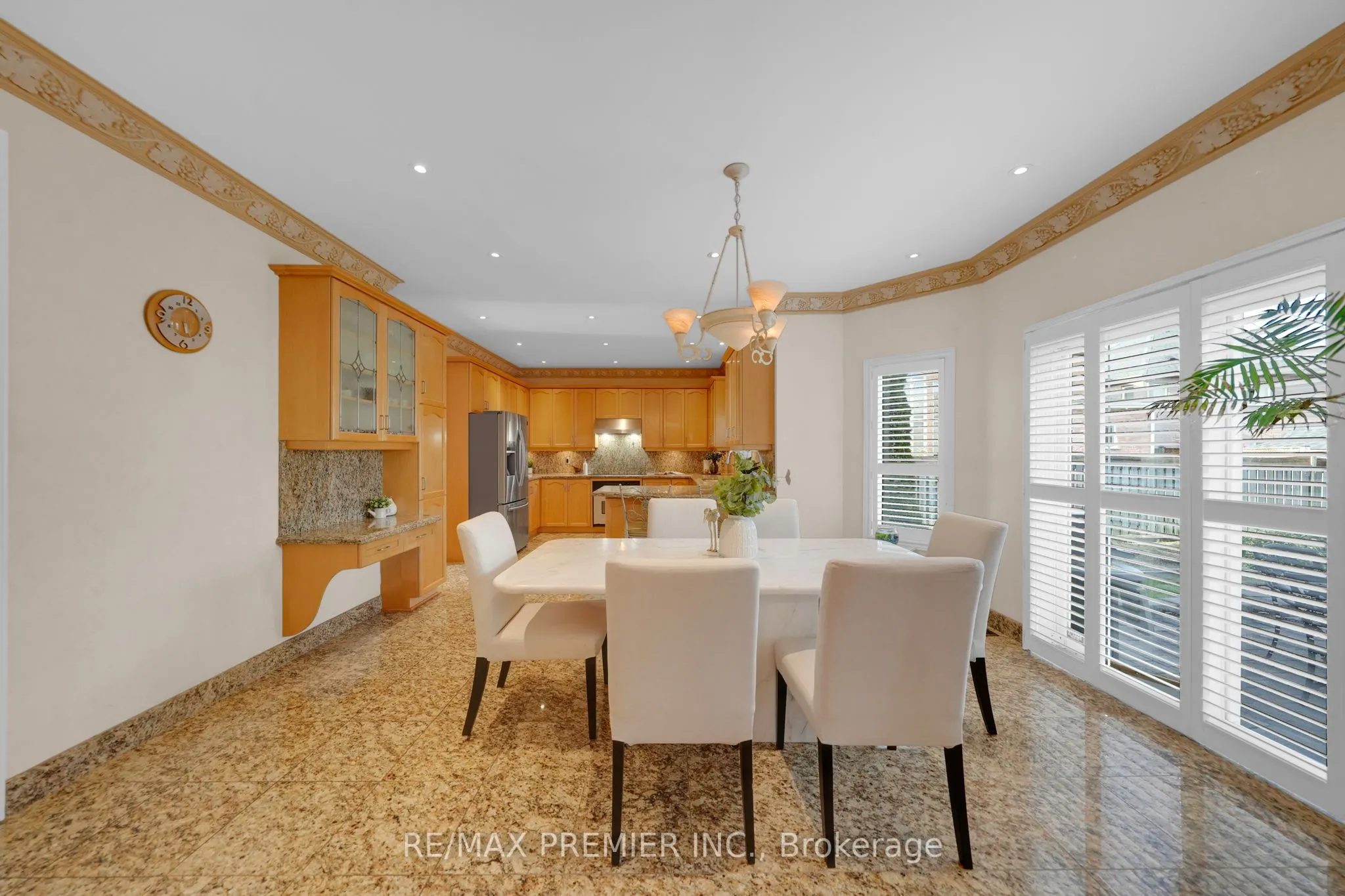 93 Novaview Crescent