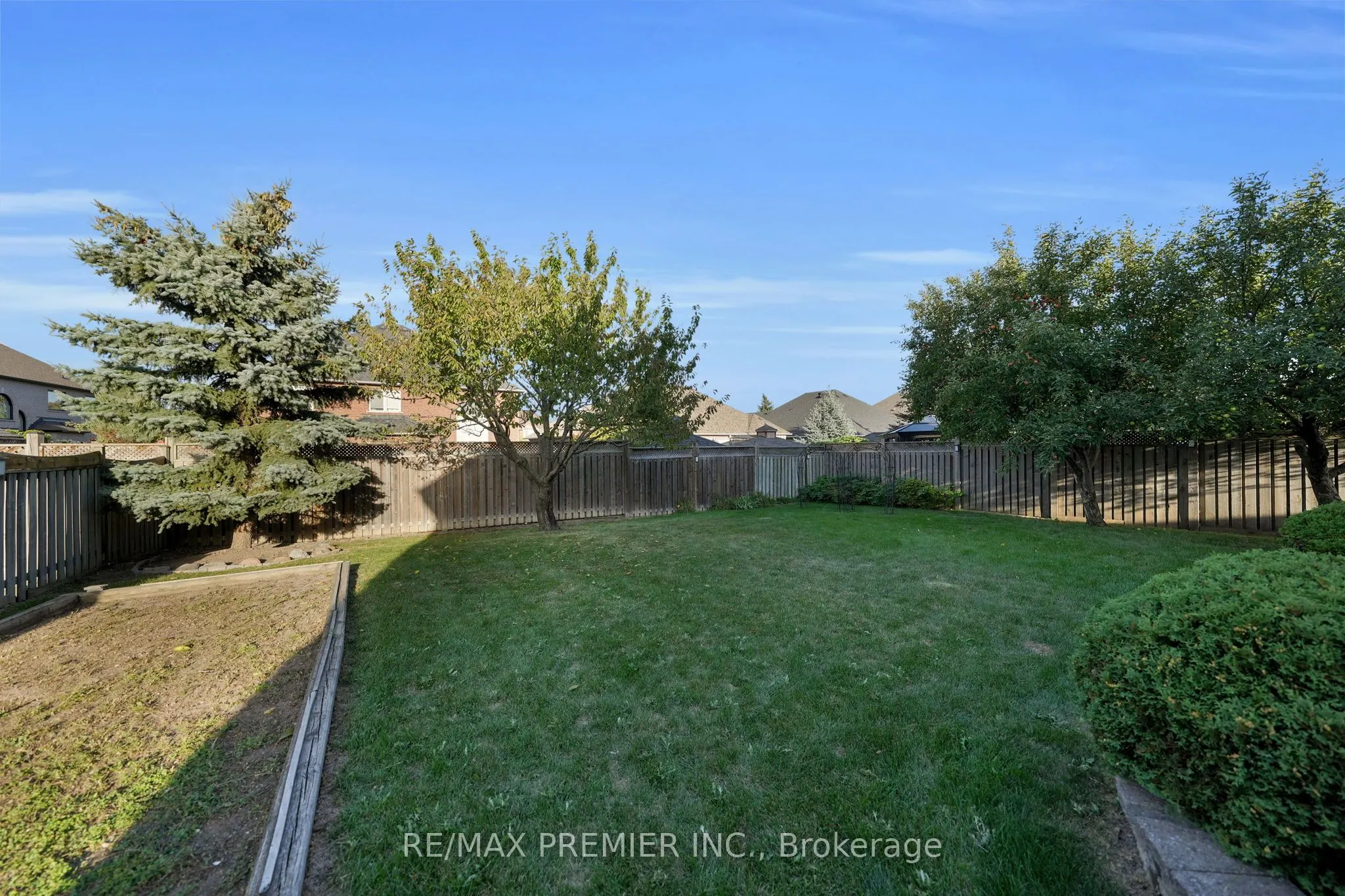 93 Novaview Crescent