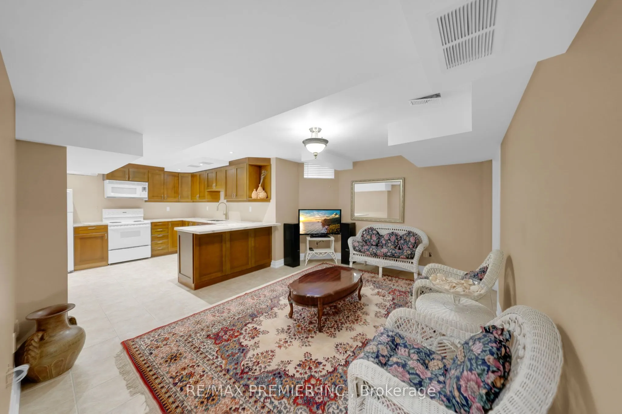 93 Novaview Crescent