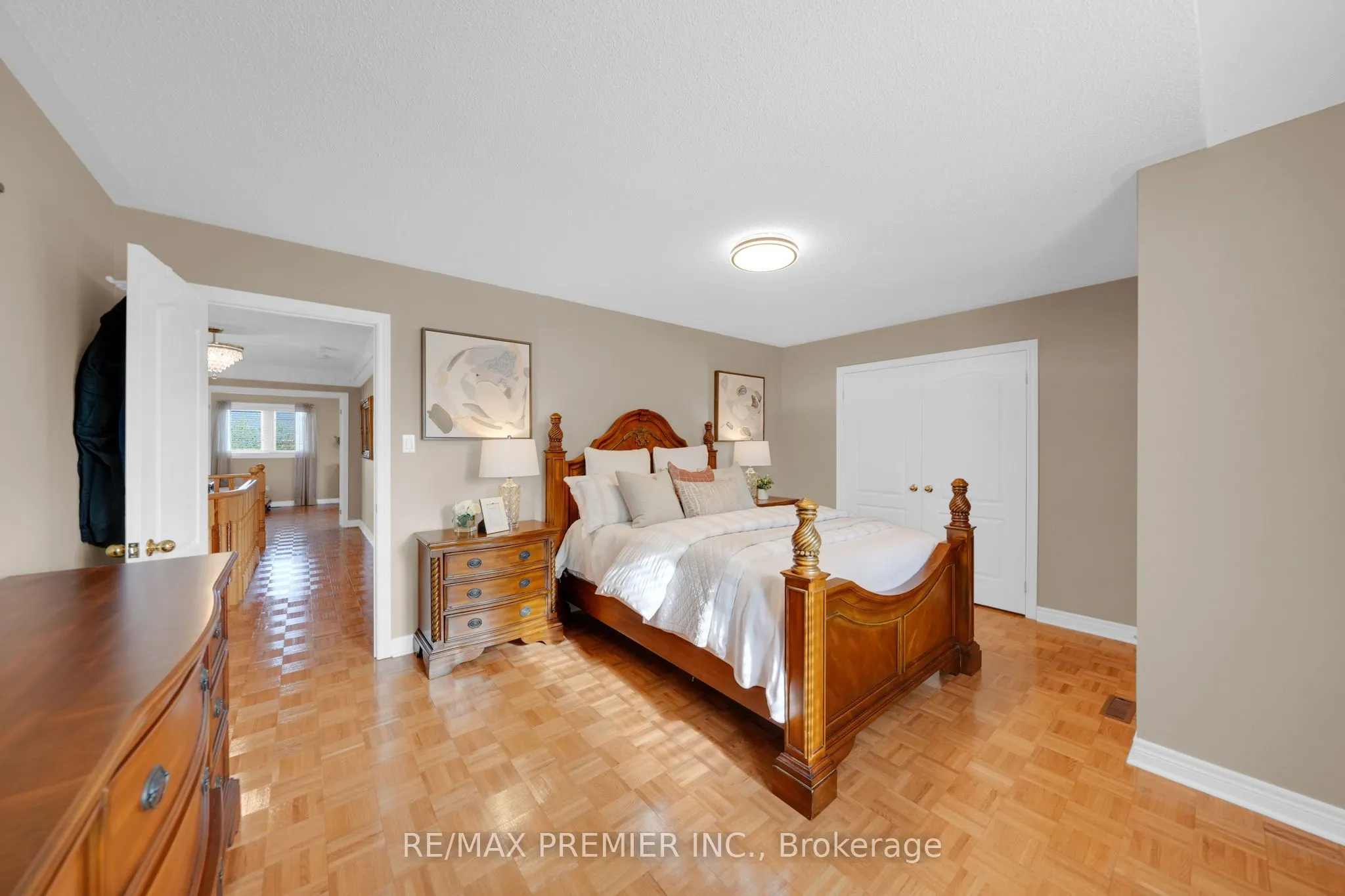 93 Novaview Crescent