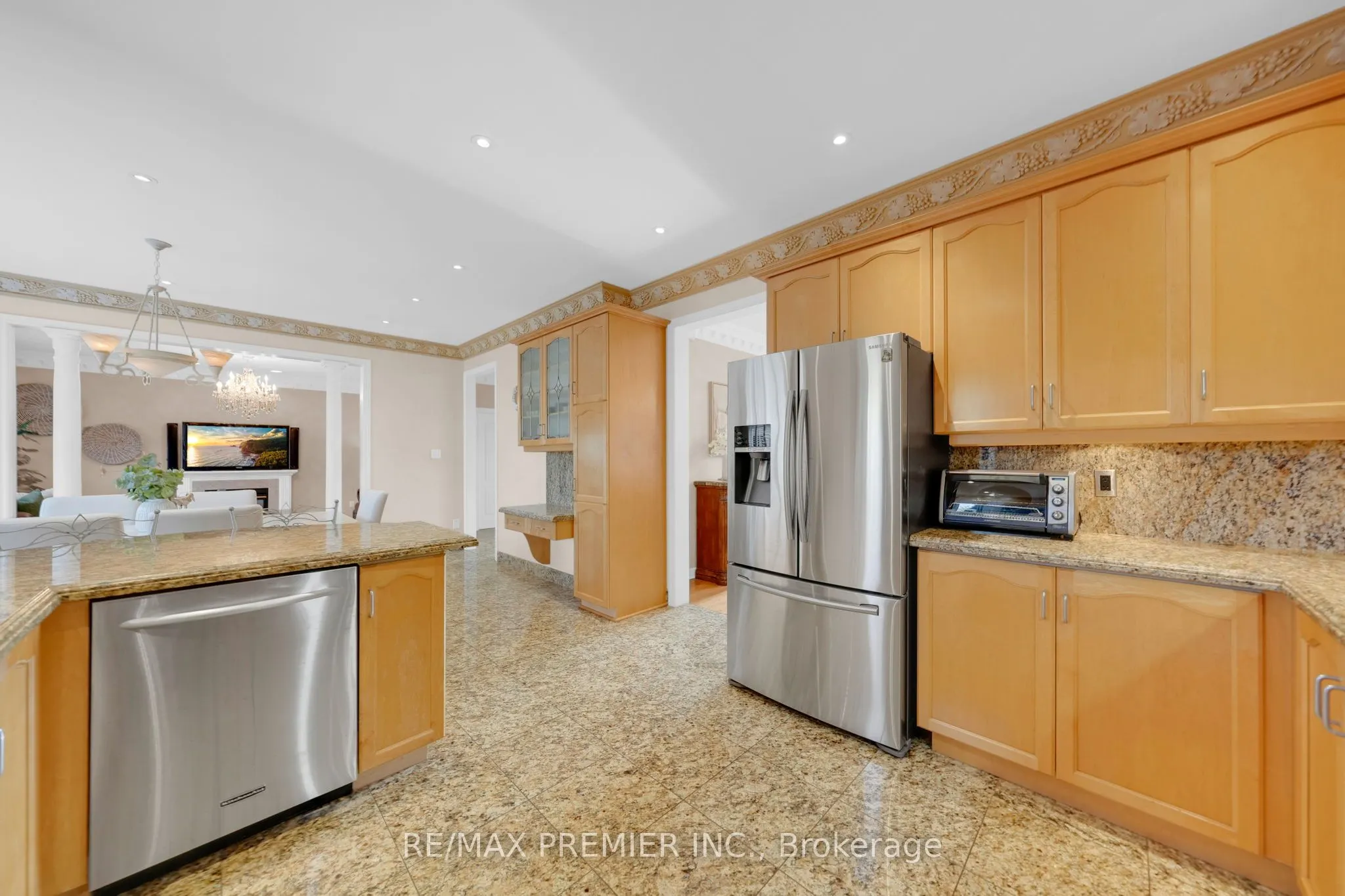 93 Novaview Crescent
